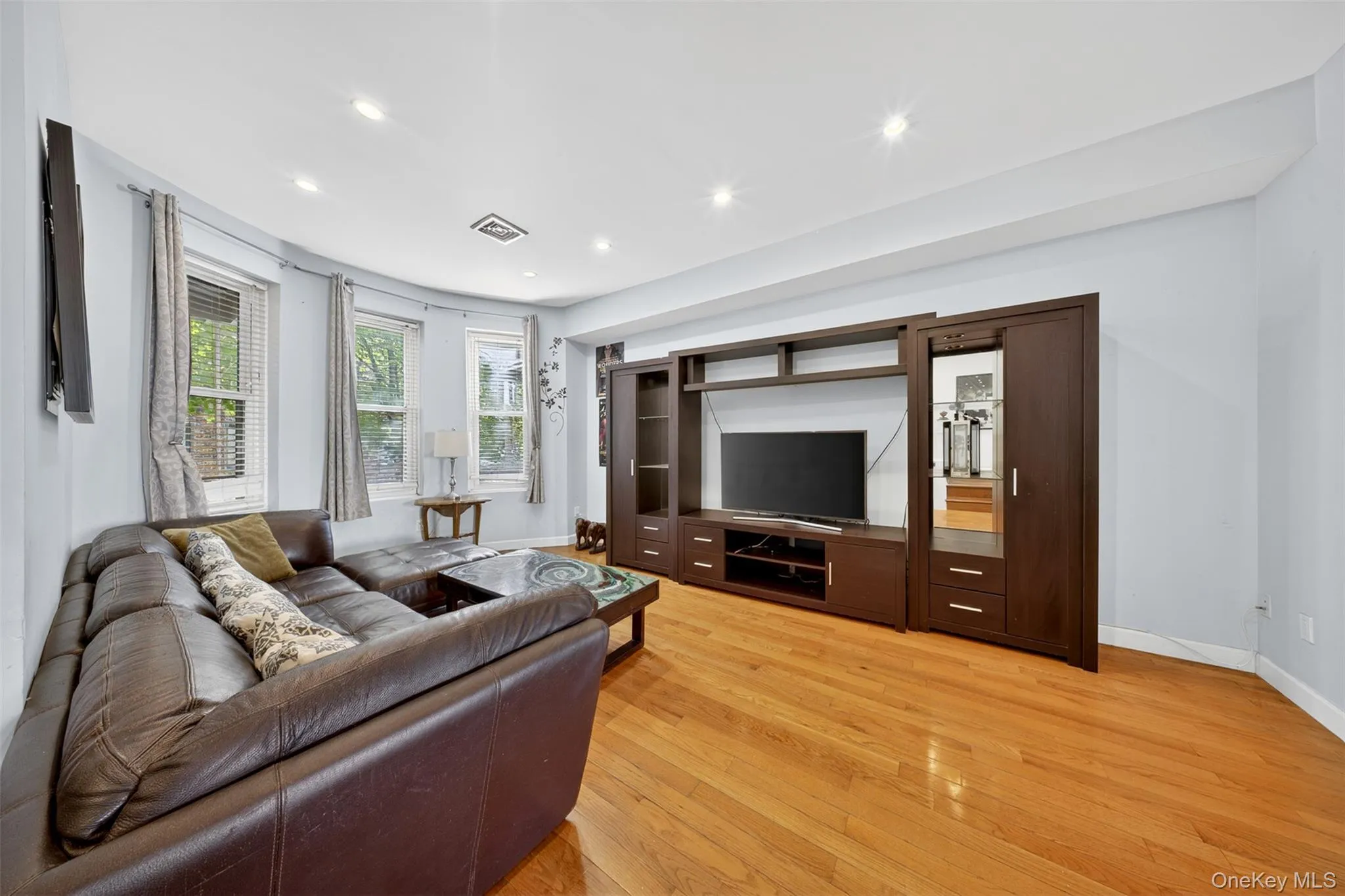 8842 87th Street, New York, NY, 3 Bedrooms Bedrooms, 5 Rooms Rooms,2 BathroomsBathrooms,Residential Sale,For Rent,87th,0,998289 8842 87th Street, New York, NY, 3 Bedrooms Bedrooms, 5 Rooms Rooms,2 BathroomsBathrooms,Residential Sale,For Rent,87th,0,998289