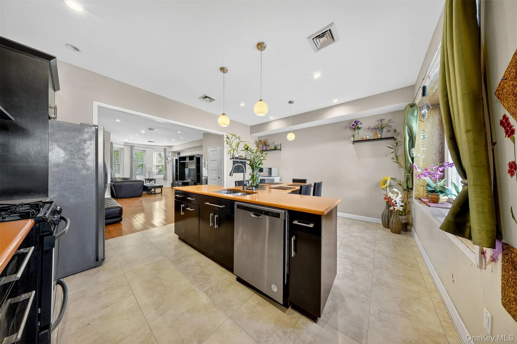 8842 87th Street, New York, NY, 3 Bedrooms Bedrooms, 5 Rooms Rooms,2 BathroomsBathrooms,Residential Sale,For Rent,87th,0,998289 8842 87th Street, New York, NY, 3 Bedrooms Bedrooms, 5 Rooms Rooms,2 BathroomsBathrooms,Residential Sale,For Rent,87th,0,998289