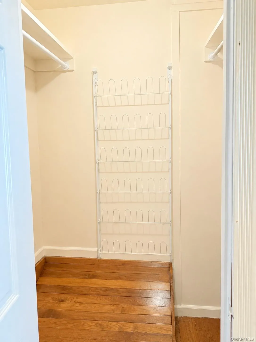 14 Millpond, Oyster Bay, NY, 3 Bedrooms Bedrooms, 7 Rooms Rooms,2 BathroomsBathrooms,Residential Lease,For Rent,Millpond,0,998295 14 Millpond, Oyster Bay, NY, 3 Bedrooms Bedrooms, 7 Rooms Rooms,2 BathroomsBathrooms,Residential Lease,For Rent,Millpond,0,998295