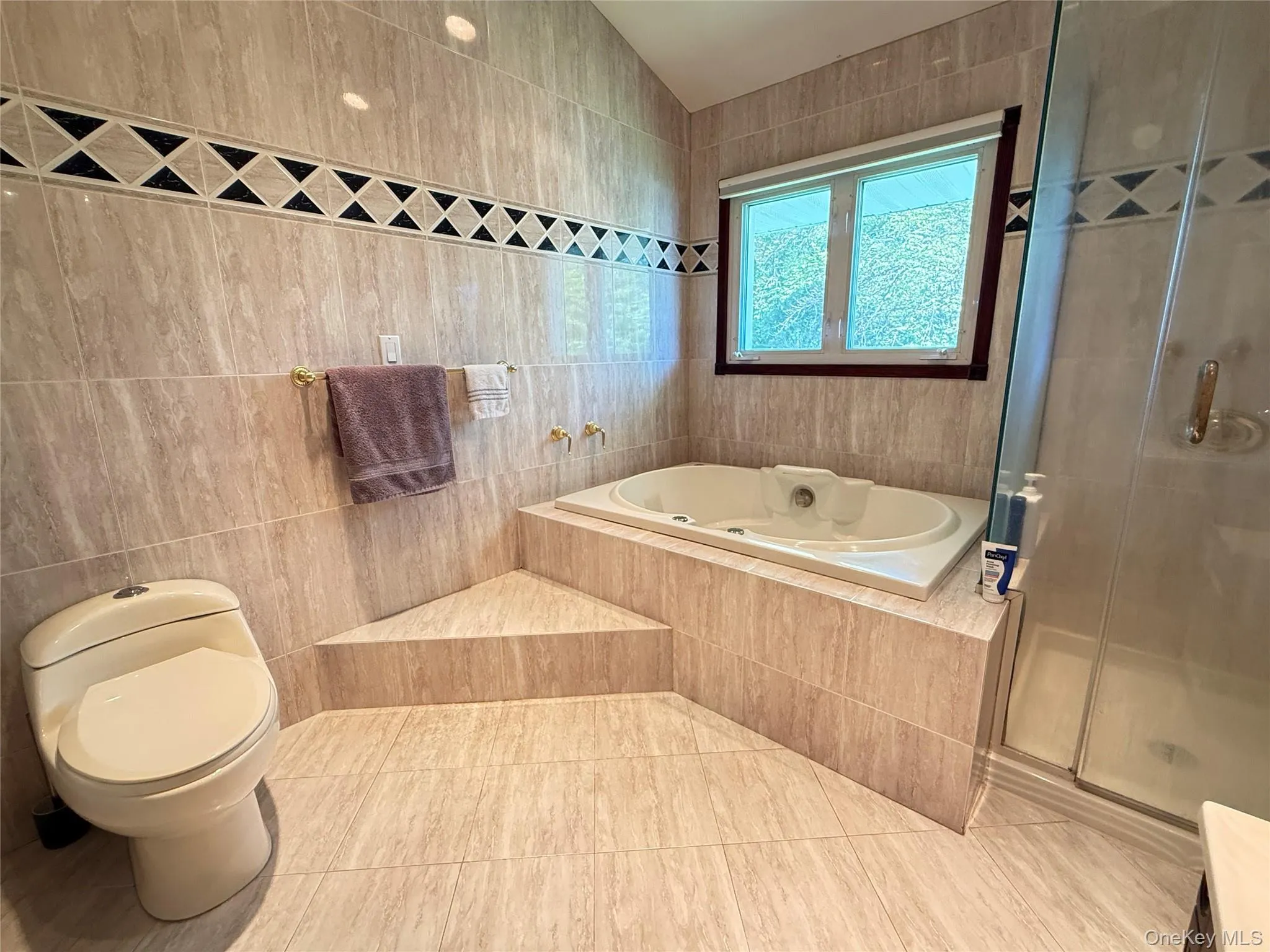 14 Millpond, Oyster Bay, NY, 3 Bedrooms Bedrooms, 7 Rooms Rooms,2 BathroomsBathrooms,Residential Lease,For Rent,Millpond,0,998295 14 Millpond, Oyster Bay, NY, 3 Bedrooms Bedrooms, 7 Rooms Rooms,2 BathroomsBathrooms,Residential Lease,For Rent,Millpond,0,998295