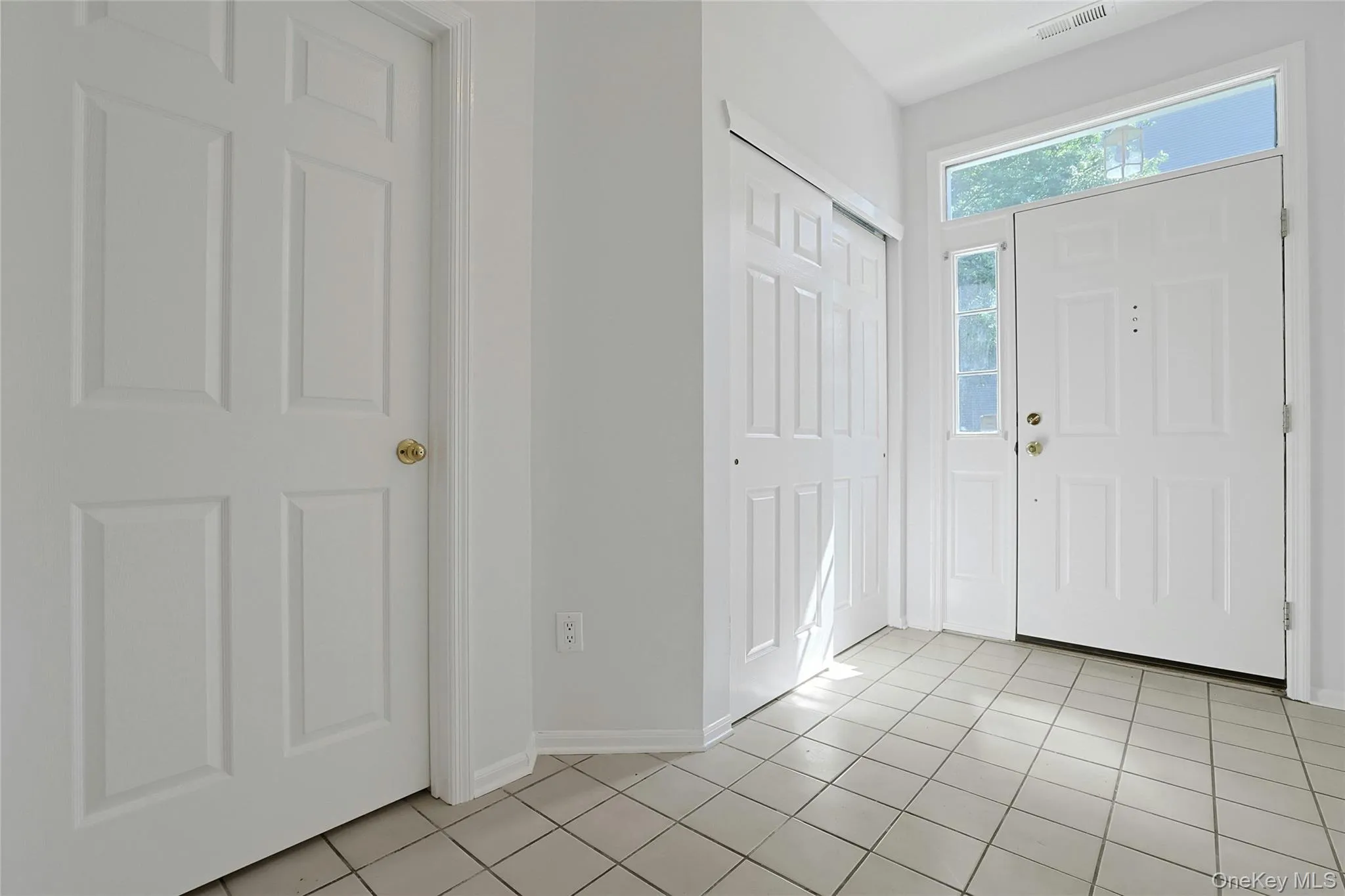 Spacious foyer, tiled floors, leads to oversized 2-car garage Spacious foyer, tiled floors, leads to oversized 2-car garage