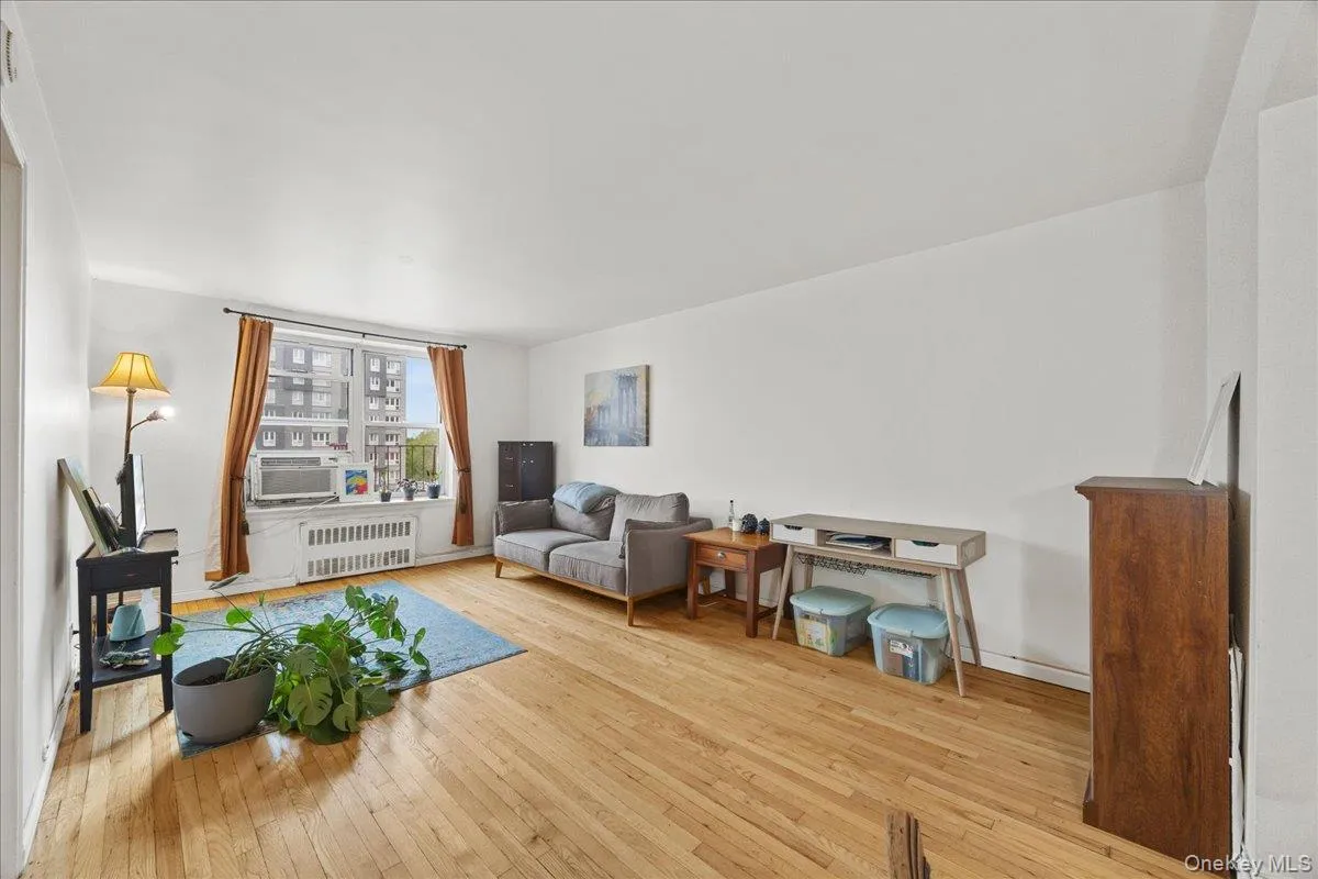 3176 Decatur Avenue, New York, NY, 1 Bedroom Bedrooms, 3 Rooms Rooms,1 BathroomBathrooms,Residential,For Rent,Decatur,0,998316 3176 Decatur Avenue, New York, NY, 1 Bedroom Bedrooms, 3 Rooms Rooms,1 BathroomBathrooms,Residential,For Rent,Decatur,0,998316