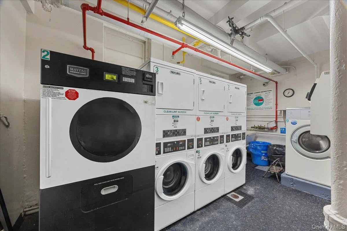 3176 Decatur Avenue, New York, NY, 1 Bedroom Bedrooms, 3 Rooms Rooms,1 BathroomBathrooms,Residential,For Rent,Decatur,0,998316 3176 Decatur Avenue, New York, NY, 1 Bedroom Bedrooms, 3 Rooms Rooms,1 BathroomBathrooms,Residential,For Rent,Decatur,0,998316