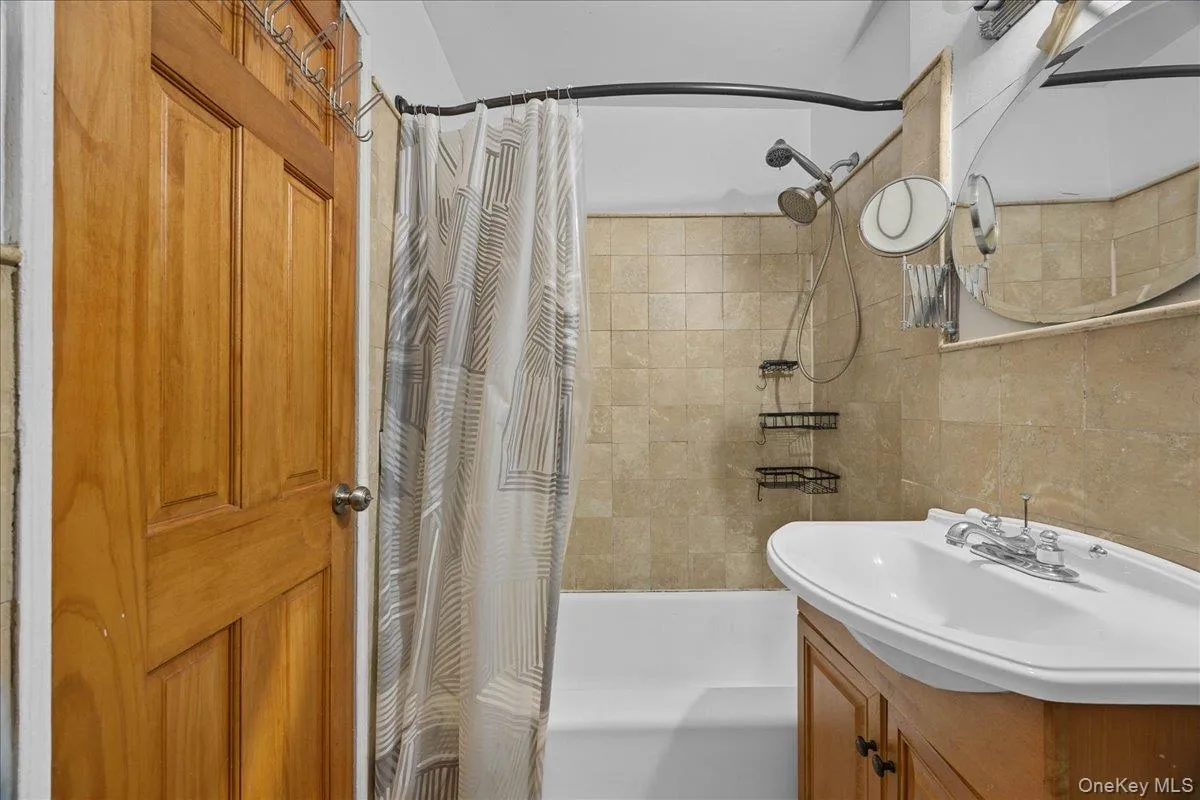 3176 Decatur Avenue, New York, NY, 1 Bedroom Bedrooms, 3 Rooms Rooms,1 BathroomBathrooms,Residential,For Rent,Decatur,0,998316 3176 Decatur Avenue, New York, NY, 1 Bedroom Bedrooms, 3 Rooms Rooms,1 BathroomBathrooms,Residential,For Rent,Decatur,0,998316