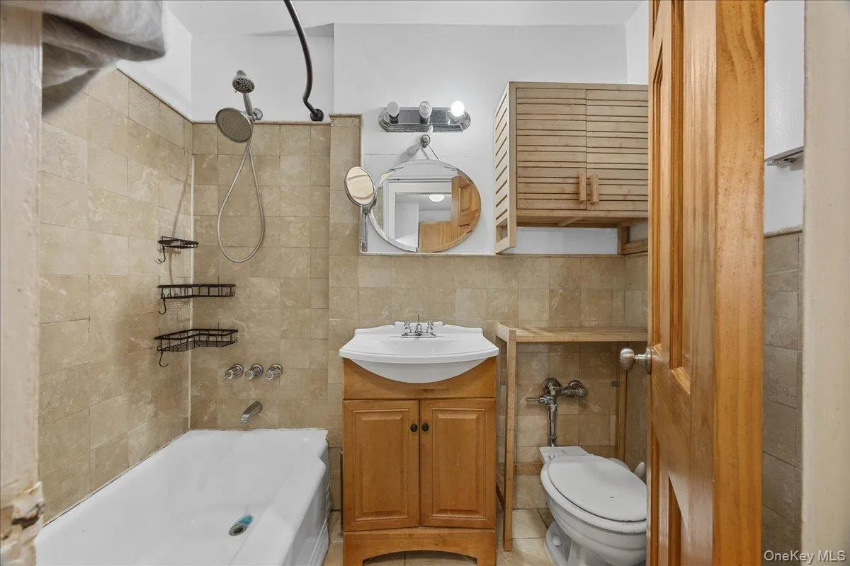 3176 Decatur Avenue, New York, NY, 1 Bedroom Bedrooms, 3 Rooms Rooms,1 BathroomBathrooms,Residential,For Rent,Decatur,0,998316 3176 Decatur Avenue, New York, NY, 1 Bedroom Bedrooms, 3 Rooms Rooms,1 BathroomBathrooms,Residential,For Rent,Decatur,0,998316