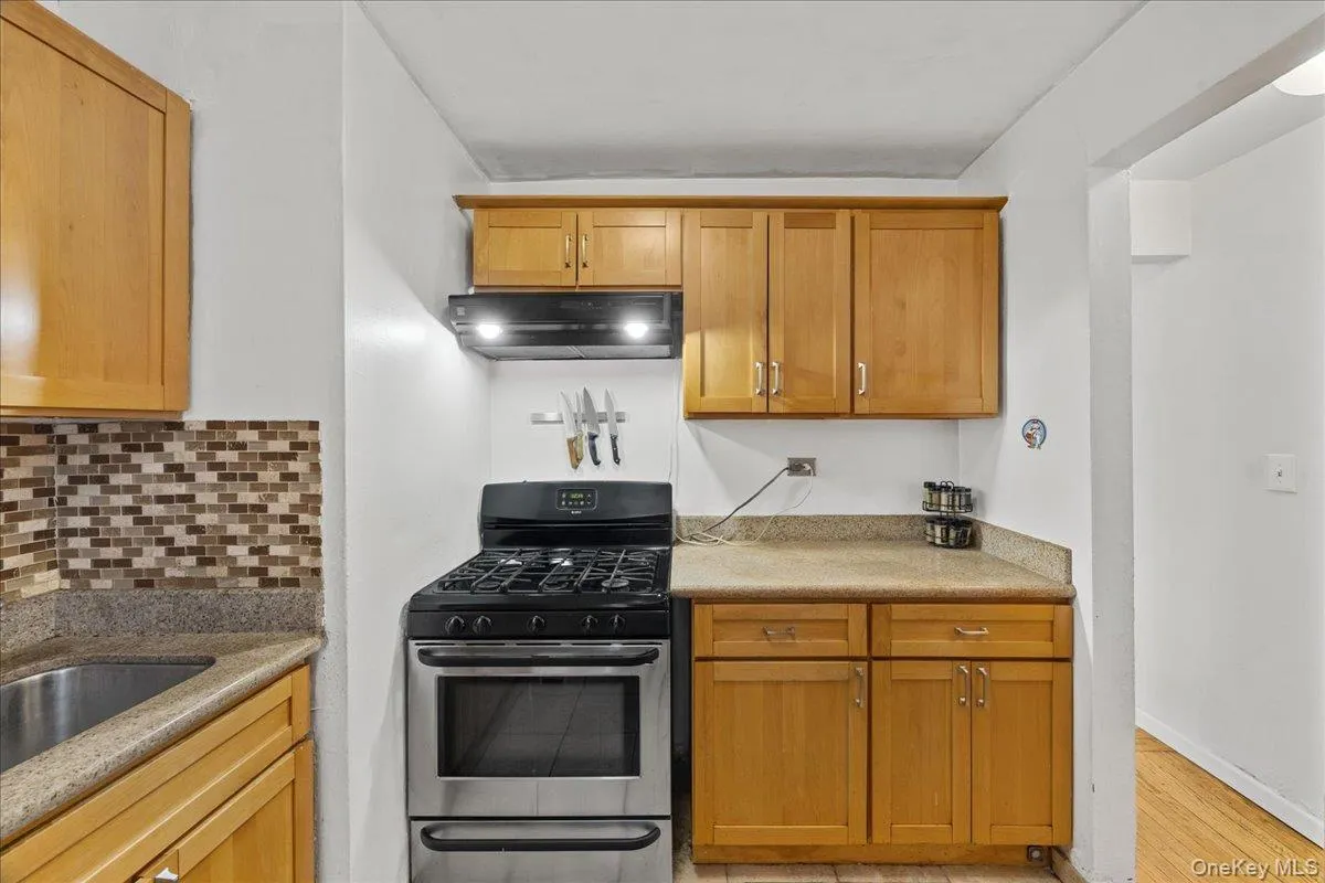 3176 Decatur Avenue, New York, NY, 1 Bedroom Bedrooms, 3 Rooms Rooms,1 BathroomBathrooms,Residential,For Rent,Decatur,0,998316 3176 Decatur Avenue, New York, NY, 1 Bedroom Bedrooms, 3 Rooms Rooms,1 BathroomBathrooms,Residential,For Rent,Decatur,0,998316