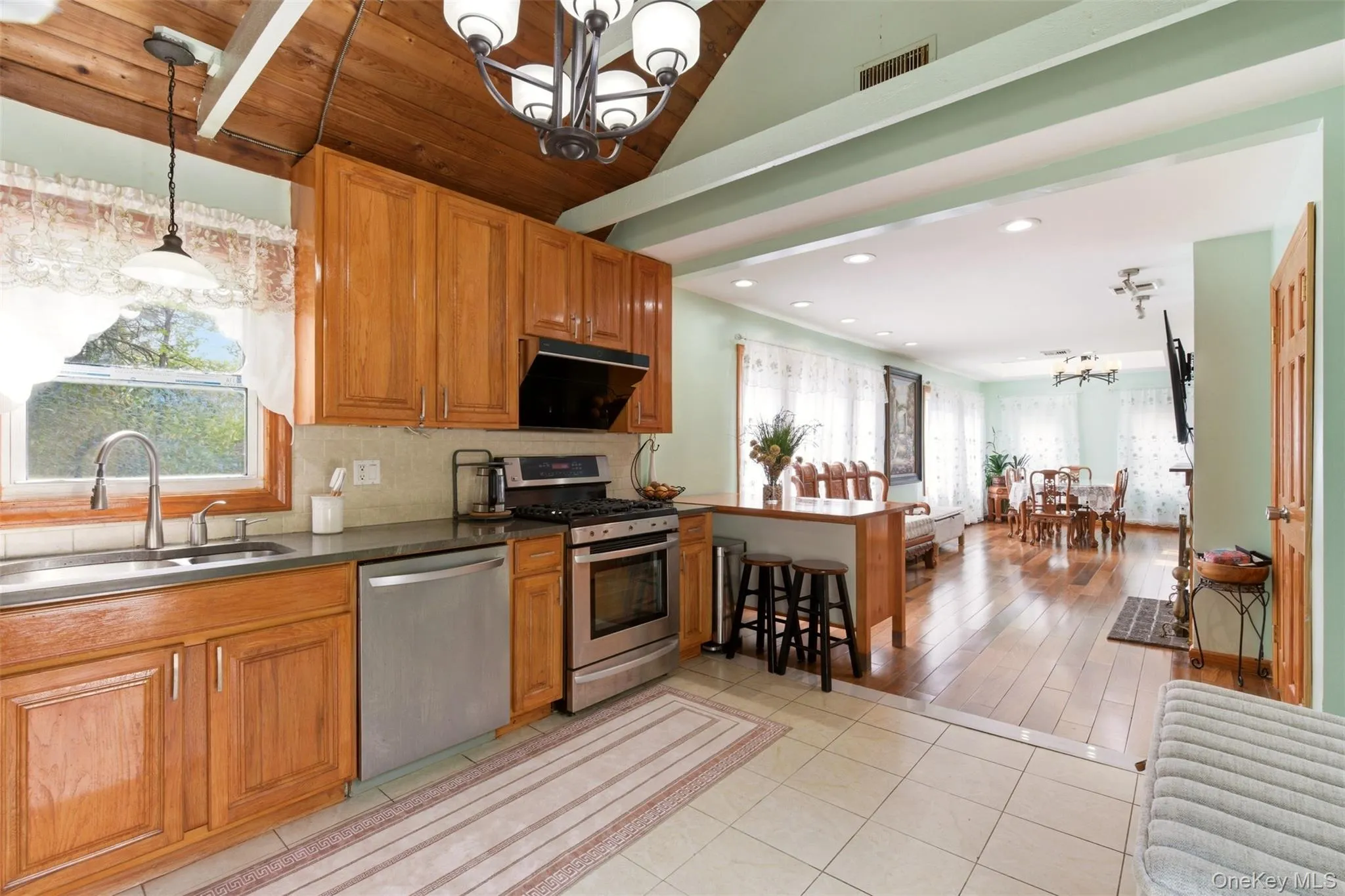 319 38th Road, New York, NY, 4 Bedrooms Bedrooms, 11 Rooms Rooms,4 BathroomsBathrooms,Residential Sale,For Rent,38th,0,998320 319 38th Road, New York, NY, 4 Bedrooms Bedrooms, 11 Rooms Rooms,4 BathroomsBathrooms,Residential Sale,For Rent,38th,0,998320