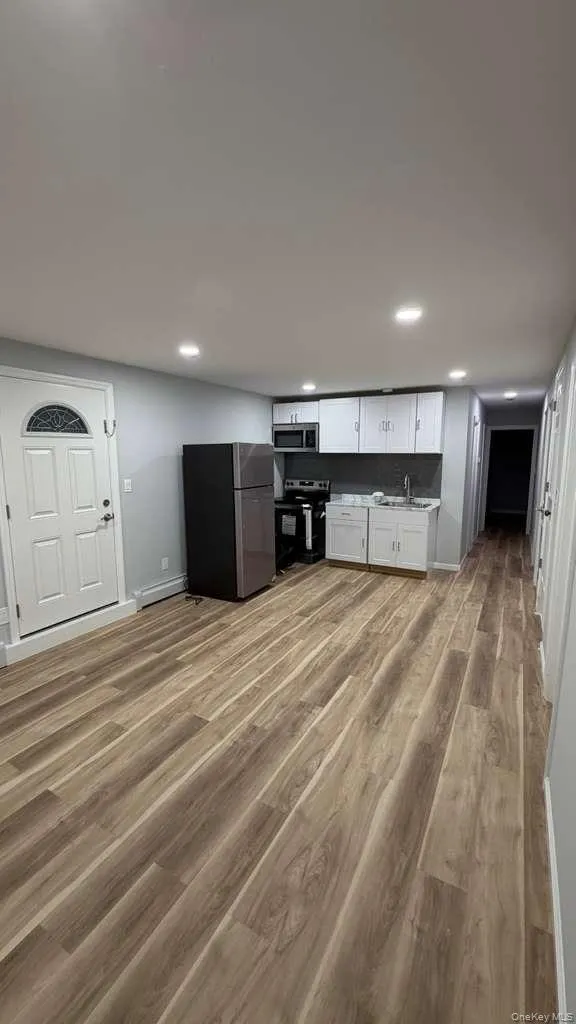 165 27th Street, Babylon, NY, 3 Bedrooms Bedrooms, 4 Rooms Rooms,1 BathroomBathrooms,Residential Lease,For Rent,27th,0,998324 165 27th Street, Babylon, NY, 3 Bedrooms Bedrooms, 4 Rooms Rooms,1 BathroomBathrooms,Residential Lease,For Rent,27th,0,998324