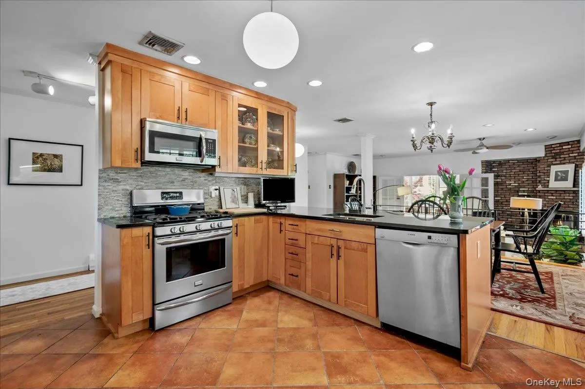 9 Salisbury Place, Orangetown, NY, 3 Bedrooms Bedrooms, 7 Rooms Rooms,2 BathroomsBathrooms,Residential Sale,For Rent,Salisbury,0,998327 9 Salisbury Place, Orangetown, NY, 3 Bedrooms Bedrooms, 7 Rooms Rooms,2 BathroomsBathrooms,Residential Sale,For Rent,Salisbury,0,998327
