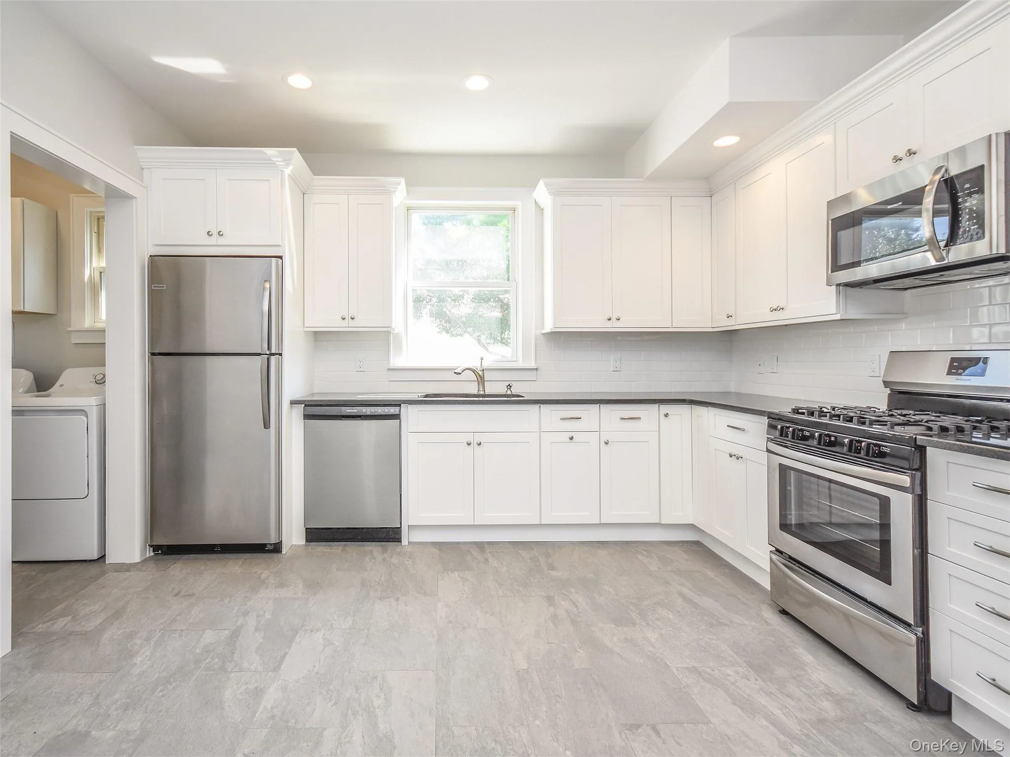 Microwave, dishwashers, gas stove & oven and fridge Microwave, dishwashers, gas stove & oven and fridge