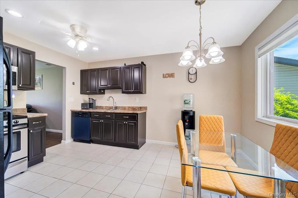 Modern eat in kitchen. Modern eat in kitchen.