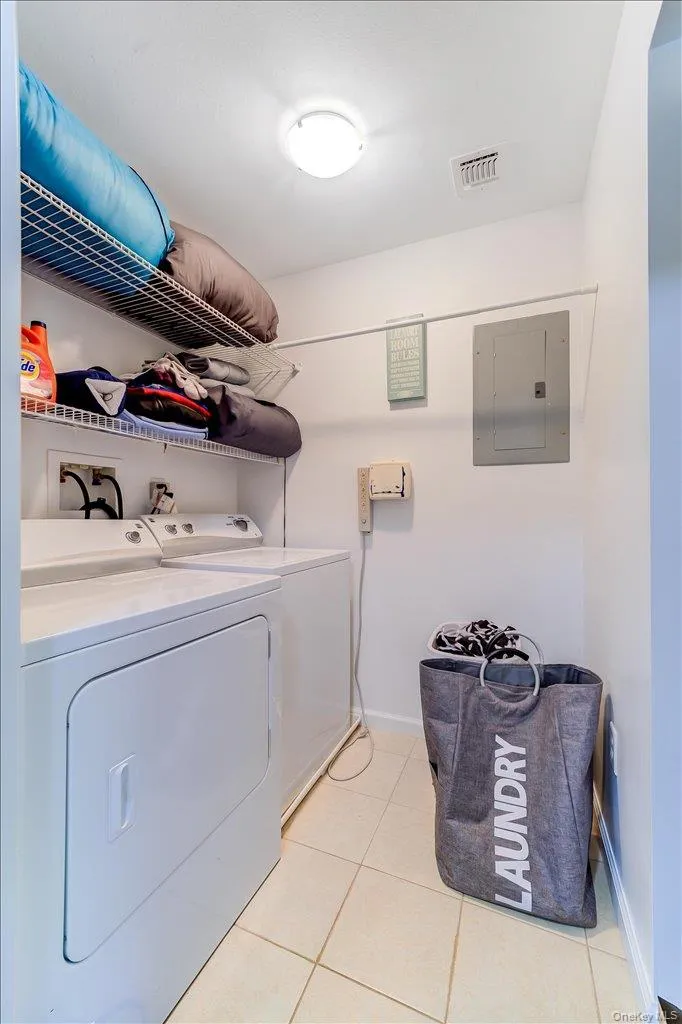 Large main level laundry room area/pantry Large main level laundry room area/pantry