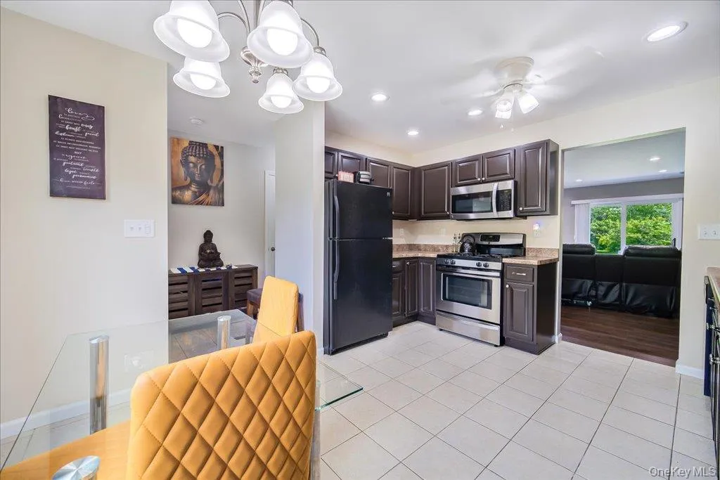 Modern eat in kitchen. Modern eat in kitchen.