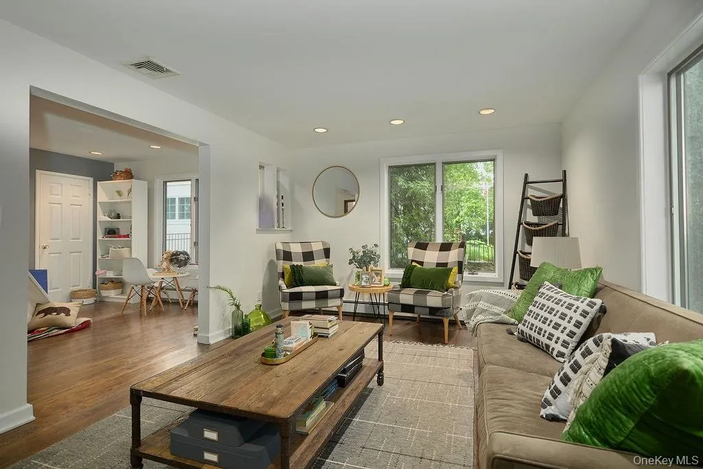 45 Linwood Road, New Rochelle, NY, 4 Bedrooms Bedrooms, 9 Rooms Rooms,3 BathroomsBathrooms,Residential Lease,For Rent,Linwood,0,998367 45 Linwood Road, New Rochelle, NY, 4 Bedrooms Bedrooms, 9 Rooms Rooms,3 BathroomsBathrooms,Residential Lease,For Rent,Linwood,0,998367