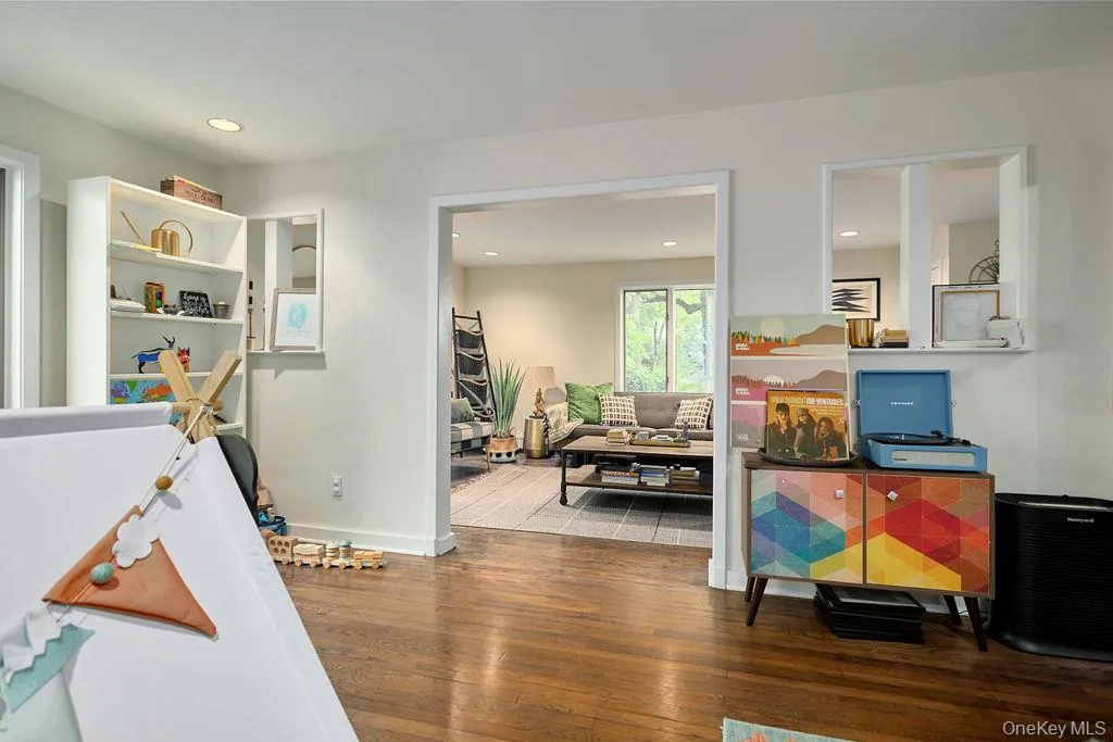 45 Linwood Road, New Rochelle, NY, 4 Bedrooms Bedrooms, 9 Rooms Rooms,3 BathroomsBathrooms,Residential Lease,For Rent,Linwood,0,998367 45 Linwood Road, New Rochelle, NY, 4 Bedrooms Bedrooms, 9 Rooms Rooms,3 BathroomsBathrooms,Residential Lease,For Rent,Linwood,0,998367