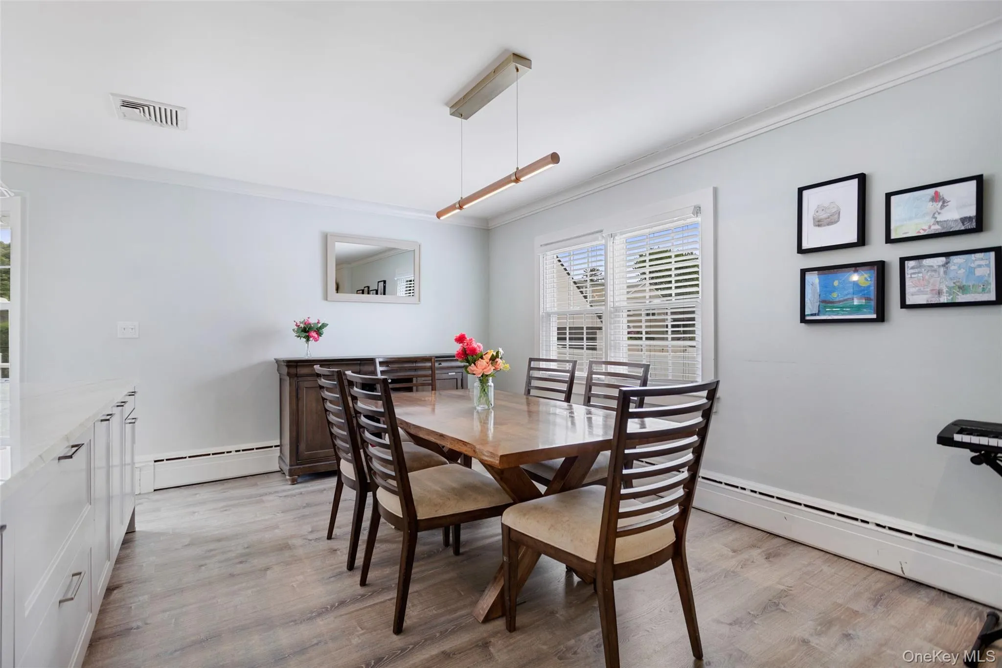 Spacious dining area. Spacious dining area.