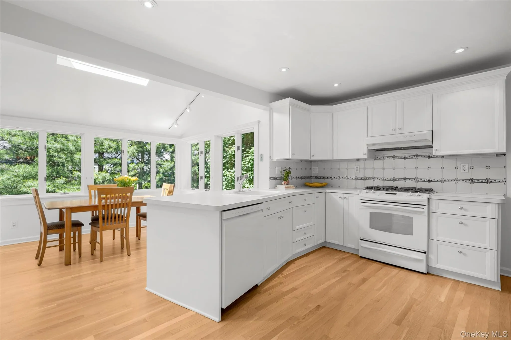4 Bryson Street, Mamaroneck, NY, 4 Bedrooms Bedrooms, 9 Rooms Rooms,2 BathroomsBathrooms,Residential,For Rent,Bryson,0,998377 4 Bryson Street, Mamaroneck, NY, 4 Bedrooms Bedrooms, 9 Rooms Rooms,2 BathroomsBathrooms,Residential,For Rent,Bryson,0,998377