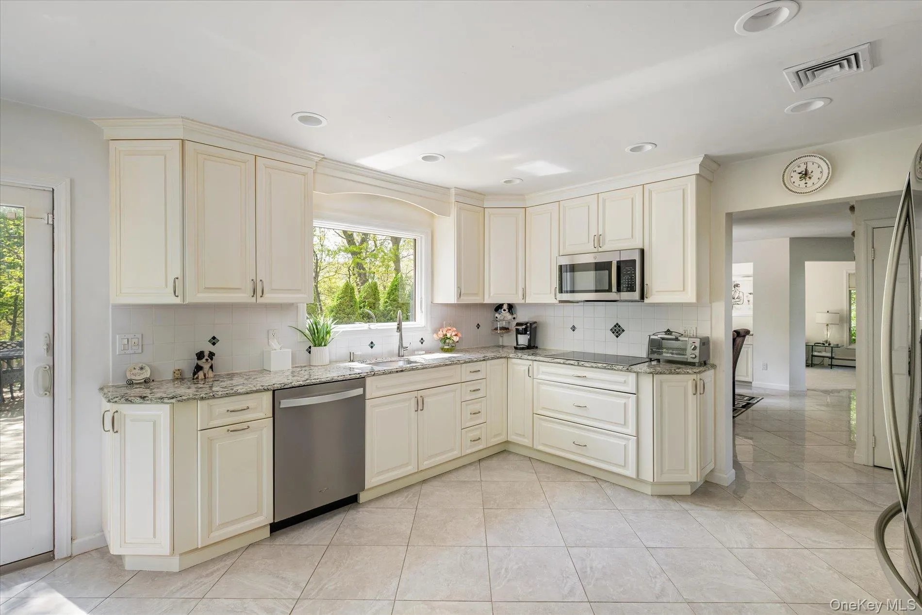 38 Tamara Court, Huntington, NY, 4 Bedrooms Bedrooms, 8 Rooms Rooms,2 BathroomsBathrooms,Residential,For Rent,Tamara,0,998380 38 Tamara Court, Huntington, NY, 4 Bedrooms Bedrooms, 8 Rooms Rooms,2 BathroomsBathrooms,Residential,For Rent,Tamara,0,998380