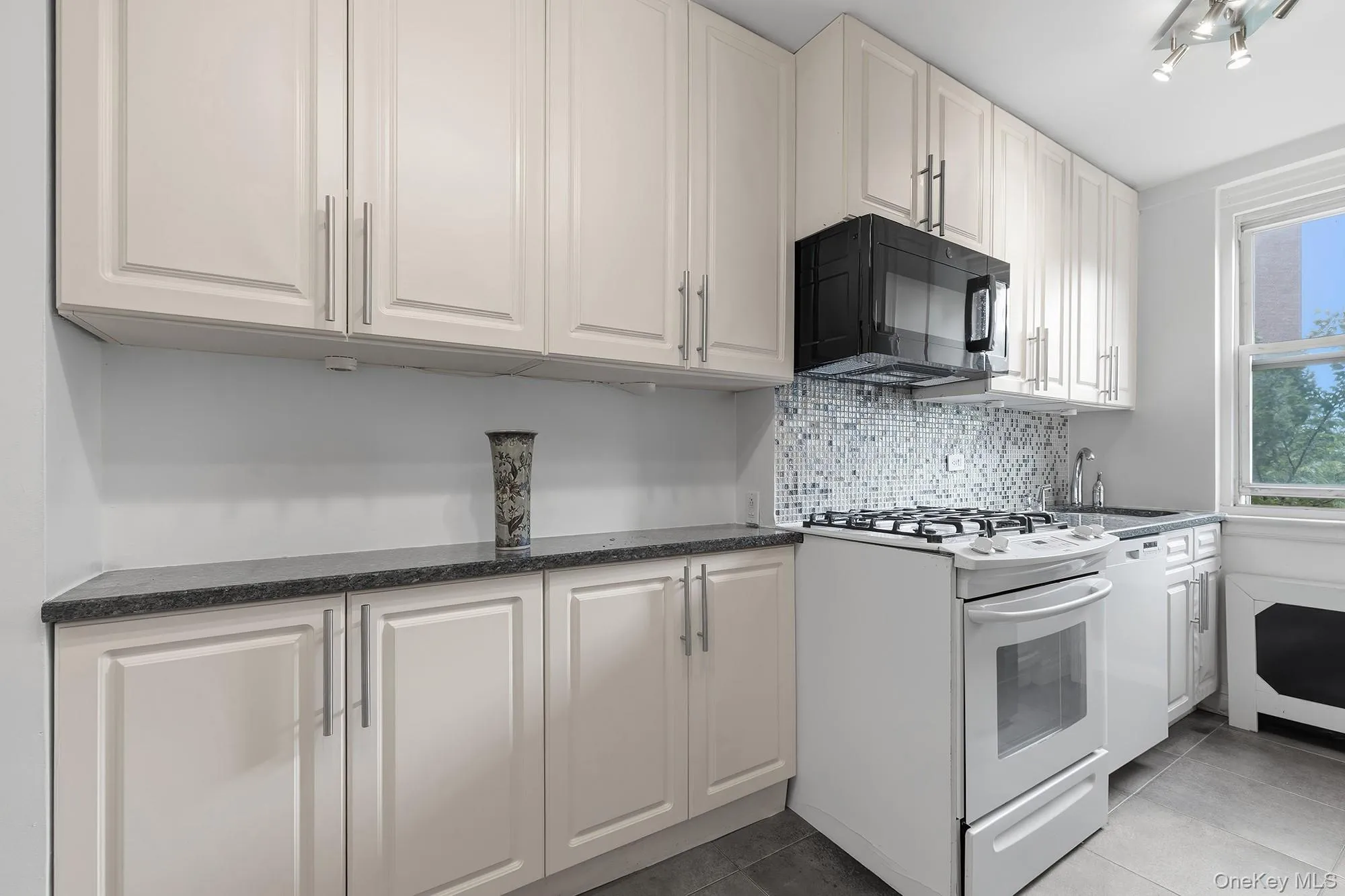 55 Knolls Crescent, New York, NY, 2 Bedrooms Bedrooms, 3 Rooms Rooms,1 BathroomBathrooms,Residential Sale,For Rent,Knolls,0,998383 55 Knolls Crescent, New York, NY, 2 Bedrooms Bedrooms, 3 Rooms Rooms,1 BathroomBathrooms,Residential Sale,For Rent,Knolls,0,998383