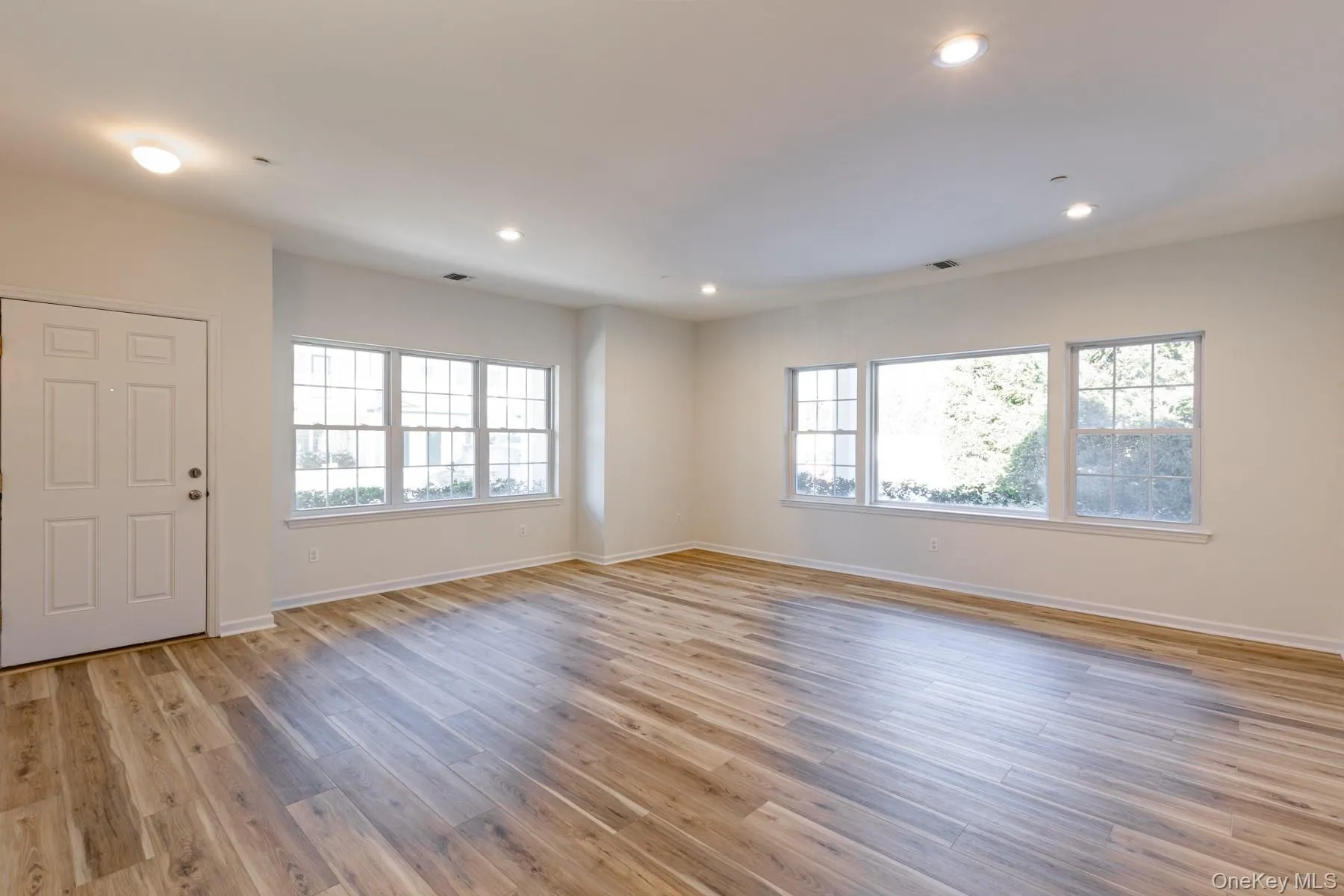 975 Main Street, Babylon, NY, 2 Bedrooms Bedrooms, 5 Rooms Rooms,2 BathroomsBathrooms,Residential Lease,For Rent,Main,0,998386 975 Main Street, Babylon, NY, 2 Bedrooms Bedrooms, 5 Rooms Rooms,2 BathroomsBathrooms,Residential Lease,For Rent,Main,0,998386