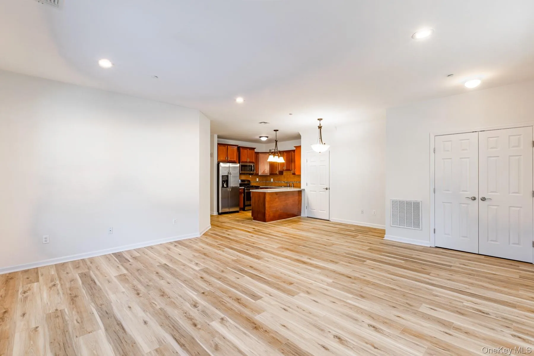 975 Main Street, Babylon, NY, 2 Bedrooms Bedrooms, 5 Rooms Rooms,2 BathroomsBathrooms,Residential Lease,For Rent,Main,0,998386 975 Main Street, Babylon, NY, 2 Bedrooms Bedrooms, 5 Rooms Rooms,2 BathroomsBathrooms,Residential Lease,For Rent,Main,0,998386