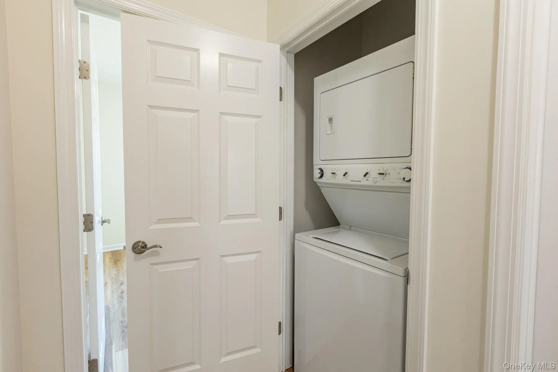 975 Main Street, Babylon, NY, 2 Bedrooms Bedrooms, 5 Rooms Rooms,2 BathroomsBathrooms,Residential Lease,For Rent,Main,0,998386 975 Main Street, Babylon, NY, 2 Bedrooms Bedrooms, 5 Rooms Rooms,2 BathroomsBathrooms,Residential Lease,For Rent,Main,0,998386