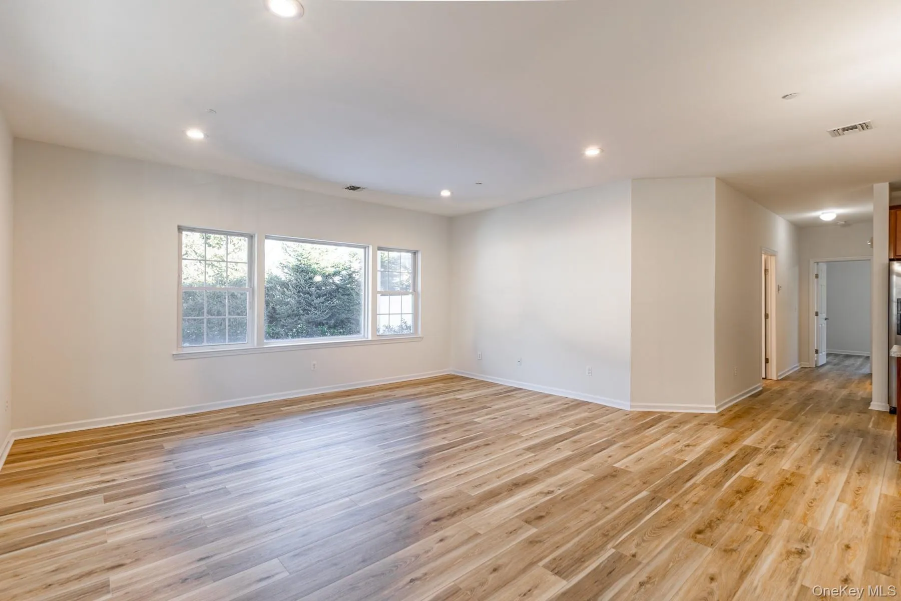 975 Main Street, Babylon, NY, 2 Bedrooms Bedrooms, 5 Rooms Rooms,2 BathroomsBathrooms,Residential Lease,For Rent,Main,0,998386 975 Main Street, Babylon, NY, 2 Bedrooms Bedrooms, 5 Rooms Rooms,2 BathroomsBathrooms,Residential Lease,For Rent,Main,0,998386