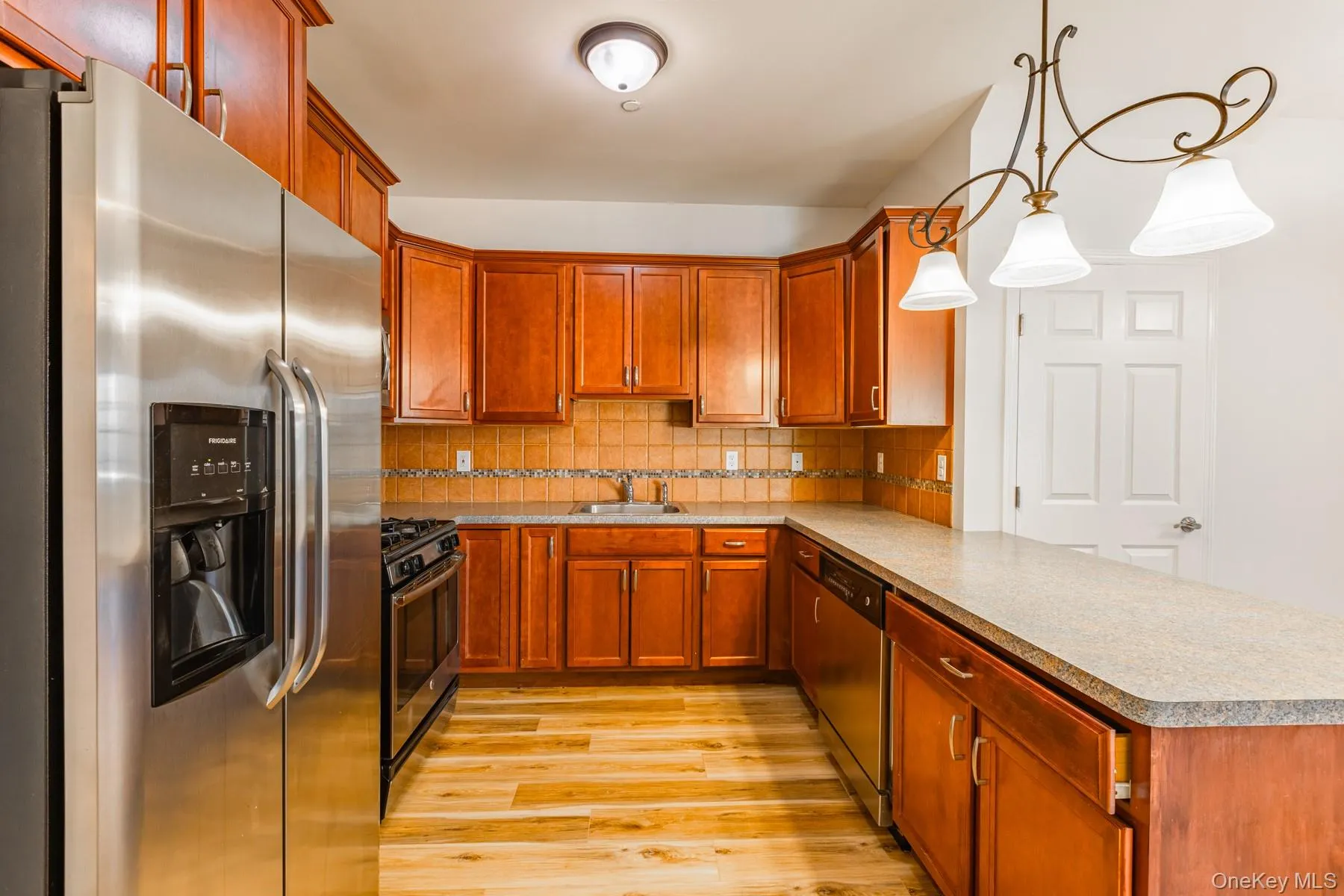 975 Main Street, Babylon, NY, 2 Bedrooms Bedrooms, 5 Rooms Rooms,2 BathroomsBathrooms,Residential Lease,For Rent,Main,0,998386 975 Main Street, Babylon, NY, 2 Bedrooms Bedrooms, 5 Rooms Rooms,2 BathroomsBathrooms,Residential Lease,For Rent,Main,0,998386