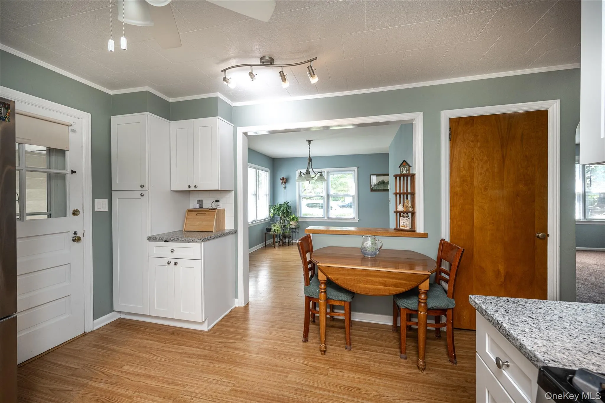 Eat-In Kitchen with Door to Enclosed Breezeway Eat-In Kitchen with Door to Enclosed Breezeway