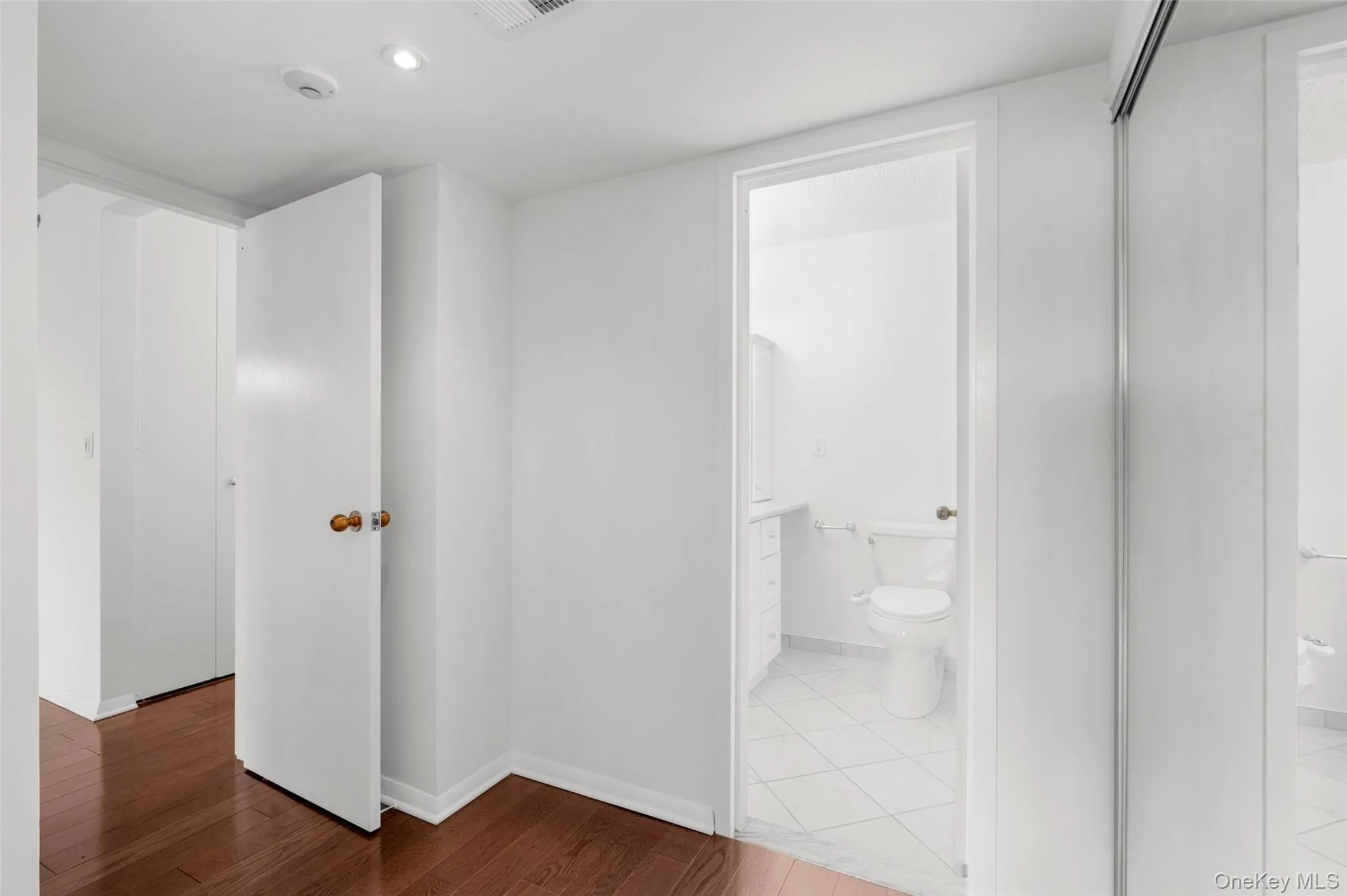 25 Rockledge Avenue, White Plains, NY, 1 Bedroom Bedrooms, 4 Rooms Rooms,1 BathroomBathrooms,Residential Lease,For Rent,Rockledge Avenue,0,998396 25 Rockledge Avenue, White Plains, NY, 1 Bedroom Bedrooms, 4 Rooms Rooms,1 BathroomBathrooms,Residential Lease,For Rent,Rockledge Avenue,0,998396
