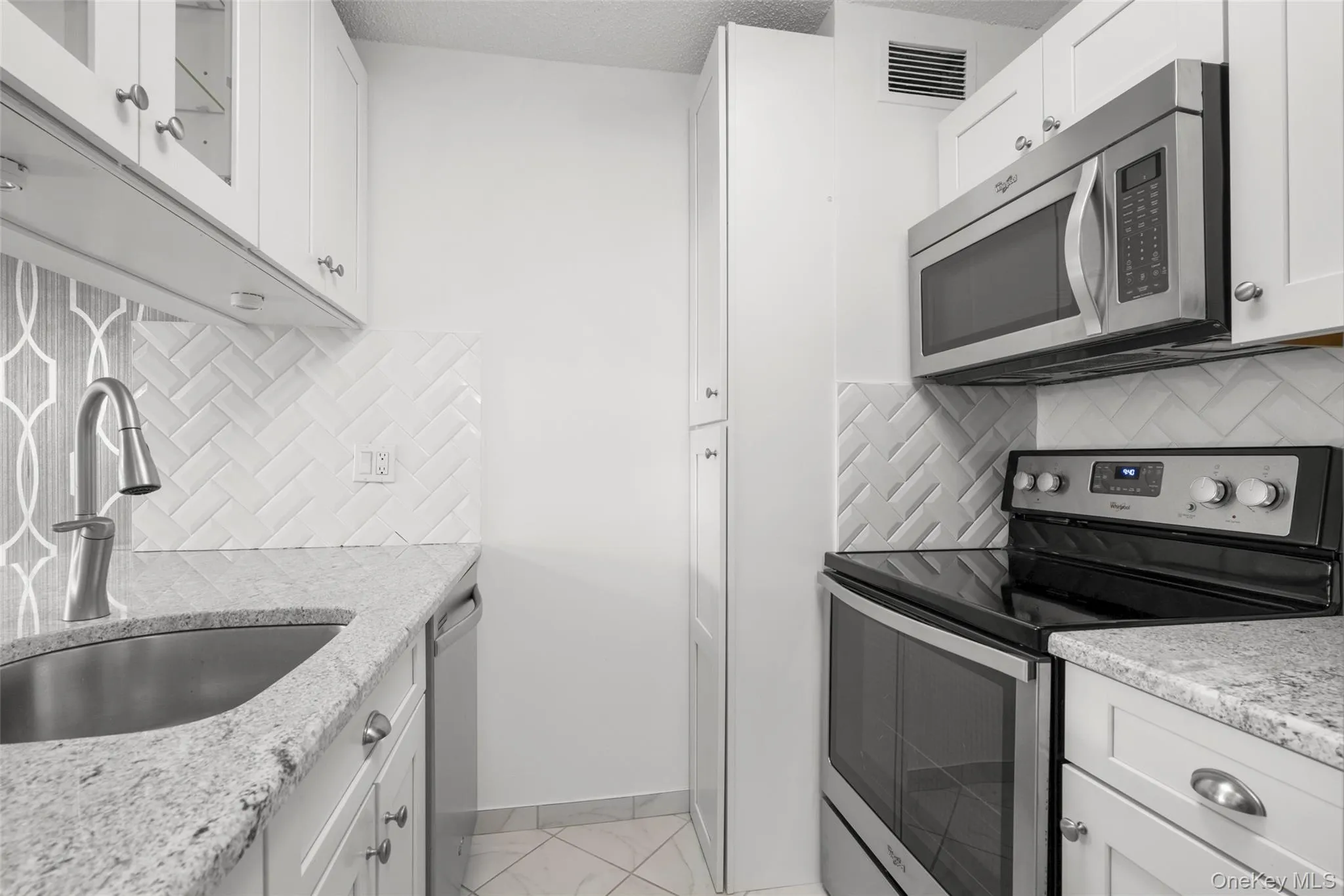 25 Rockledge Avenue, White Plains, NY, 1 Bedroom Bedrooms, 4 Rooms Rooms,1 BathroomBathrooms,Residential Lease,For Rent,Rockledge Avenue,0,998396 25 Rockledge Avenue, White Plains, NY, 1 Bedroom Bedrooms, 4 Rooms Rooms,1 BathroomBathrooms,Residential Lease,For Rent,Rockledge Avenue,0,998396