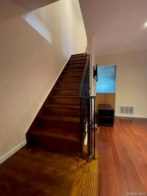 166-12 Union Turnpike, New York, NY, 3 Bedrooms Bedrooms, 6 Rooms Rooms,2 BathroomsBathrooms,Residential Lease,For Rent,Union,0,998400 166-12 Union Turnpike, New York, NY, 3 Bedrooms Bedrooms, 6 Rooms Rooms,2 BathroomsBathrooms,Residential Lease,For Rent,Union,0,998400