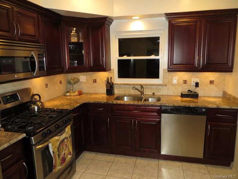 166-12 Union Turnpike, New York, NY, 3 Bedrooms Bedrooms, 6 Rooms Rooms,2 BathroomsBathrooms,Residential Lease,For Rent,Union,0,998400 166-12 Union Turnpike, New York, NY, 3 Bedrooms Bedrooms, 6 Rooms Rooms,2 BathroomsBathrooms,Residential Lease,For Rent,Union,0,998400
