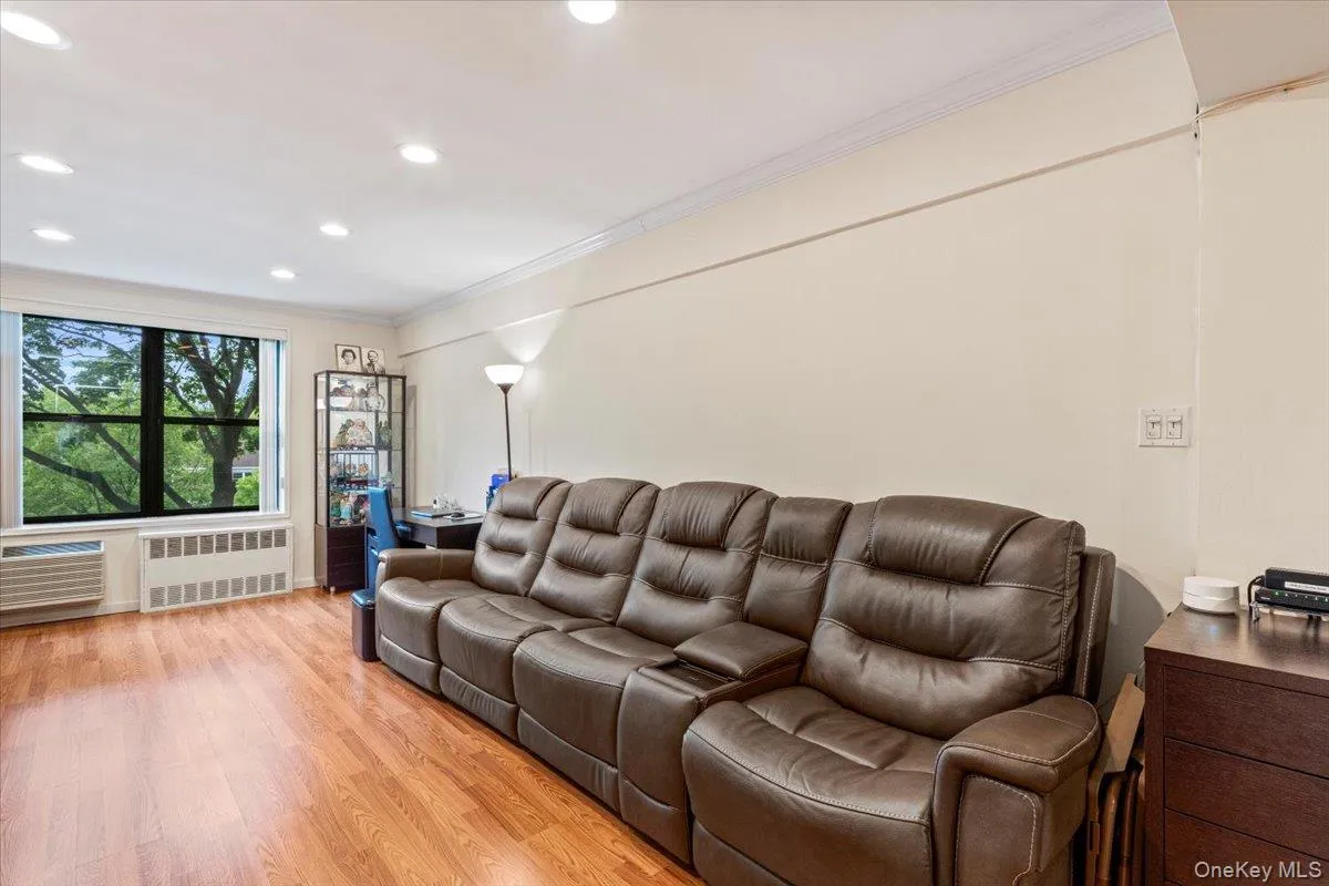 224-24 Union Turnpike, New York, NY, 2 Bedrooms Bedrooms, 6 Rooms Rooms,2 BathroomsBathrooms,Residential,For Rent,Union,0,998408 224-24 Union Turnpike, New York, NY, 2 Bedrooms Bedrooms, 6 Rooms Rooms,2 BathroomsBathrooms,Residential,For Rent,Union,0,998408