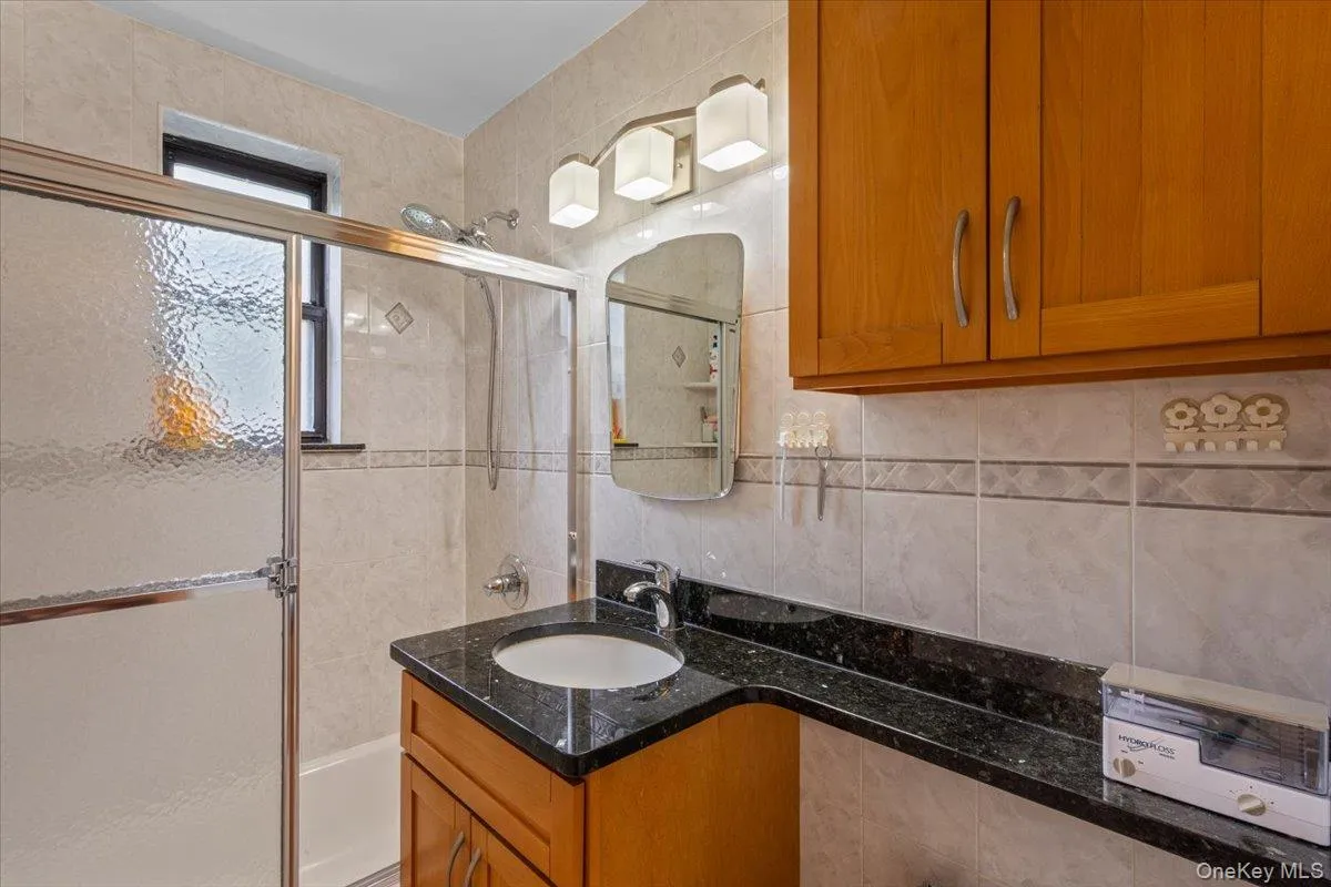 224-24 Union Turnpike, New York, NY, 2 Bedrooms Bedrooms, 6 Rooms Rooms,2 BathroomsBathrooms,Residential,For Rent,Union,0,998408 224-24 Union Turnpike, New York, NY, 2 Bedrooms Bedrooms, 6 Rooms Rooms,2 BathroomsBathrooms,Residential,For Rent,Union,0,998408