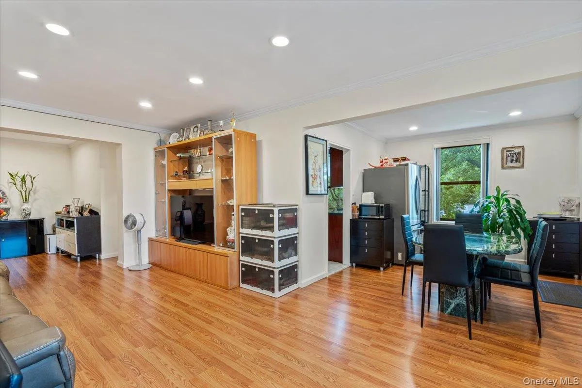 224-24 Union Turnpike, New York, NY, 2 Bedrooms Bedrooms, 6 Rooms Rooms,2 BathroomsBathrooms,Residential,For Rent,Union,0,998408 224-24 Union Turnpike, New York, NY, 2 Bedrooms Bedrooms, 6 Rooms Rooms,2 BathroomsBathrooms,Residential,For Rent,Union,0,998408