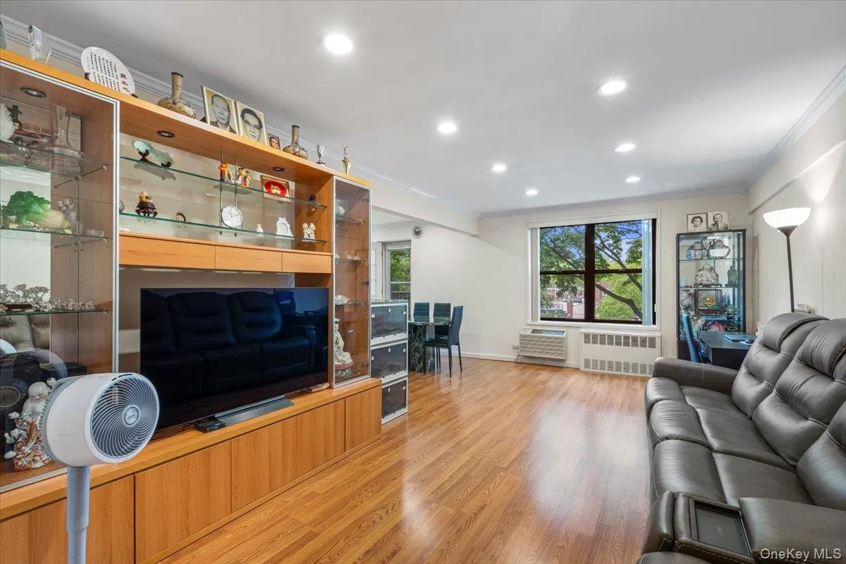 224-24 Union Turnpike, New York, NY, 2 Bedrooms Bedrooms, 6 Rooms Rooms,2 BathroomsBathrooms,Residential,For Rent,Union,0,998408 224-24 Union Turnpike, New York, NY, 2 Bedrooms Bedrooms, 6 Rooms Rooms,2 BathroomsBathrooms,Residential,For Rent,Union,0,998408