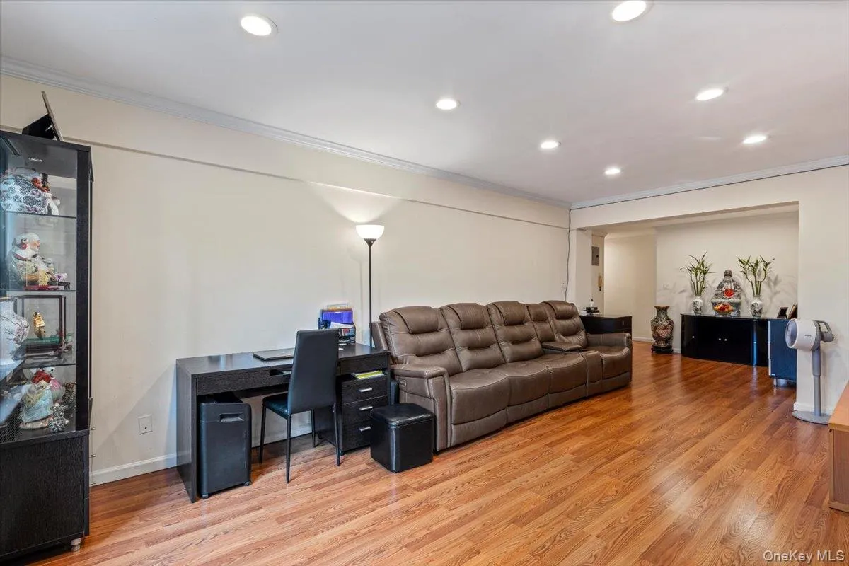 224-24 Union Turnpike, New York, NY, 2 Bedrooms Bedrooms, 6 Rooms Rooms,2 BathroomsBathrooms,Residential,For Rent,Union,0,998408 224-24 Union Turnpike, New York, NY, 2 Bedrooms Bedrooms, 6 Rooms Rooms,2 BathroomsBathrooms,Residential,For Rent,Union,0,998408