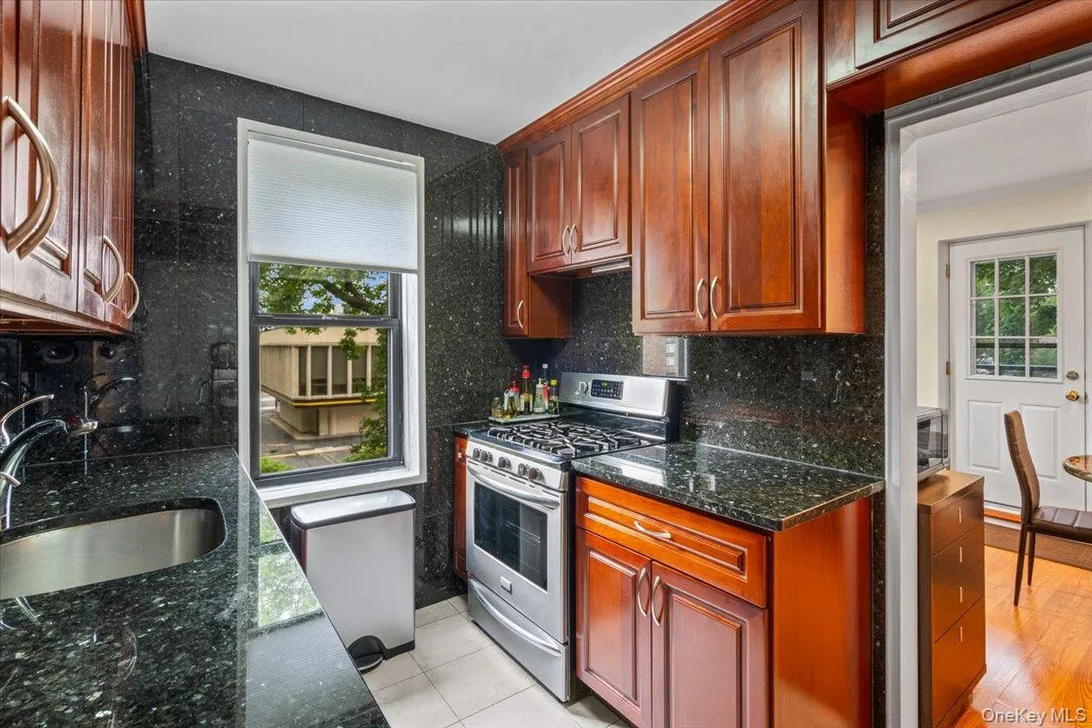 224-24 Union Turnpike, New York, NY, 2 Bedrooms Bedrooms, 6 Rooms Rooms,2 BathroomsBathrooms,Residential,For Rent,Union,0,998408 224-24 Union Turnpike, New York, NY, 2 Bedrooms Bedrooms, 6 Rooms Rooms,2 BathroomsBathrooms,Residential,For Rent,Union,0,998408