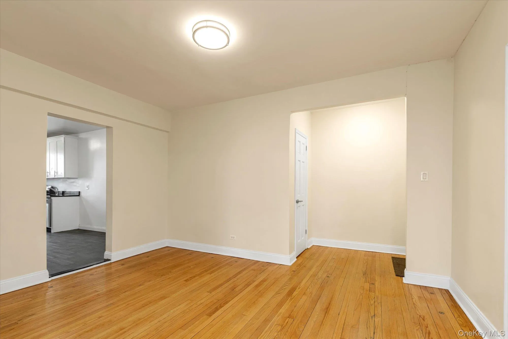 92-11 35th Avenue, New York, NY, 2 Bedrooms Bedrooms, 5 Rooms Rooms,1 BathroomBathrooms,Residential,For Rent,35th,0,998413 92-11 35th Avenue, New York, NY, 2 Bedrooms Bedrooms, 5 Rooms Rooms,1 BathroomBathrooms,Residential,For Rent,35th,0,998413