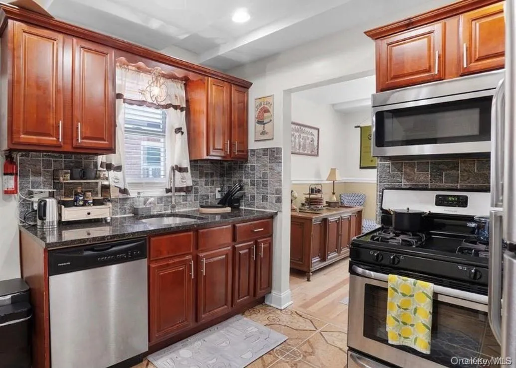 172-17 Amelia Road, New York, NY, 4 Bedrooms Bedrooms, 9 Rooms Rooms,3 BathroomsBathrooms,Residential,For Rent,Amelia,0,998416 172-17 Amelia Road, New York, NY, 4 Bedrooms Bedrooms, 9 Rooms Rooms,3 BathroomsBathrooms,Residential,For Rent,Amelia,0,998416