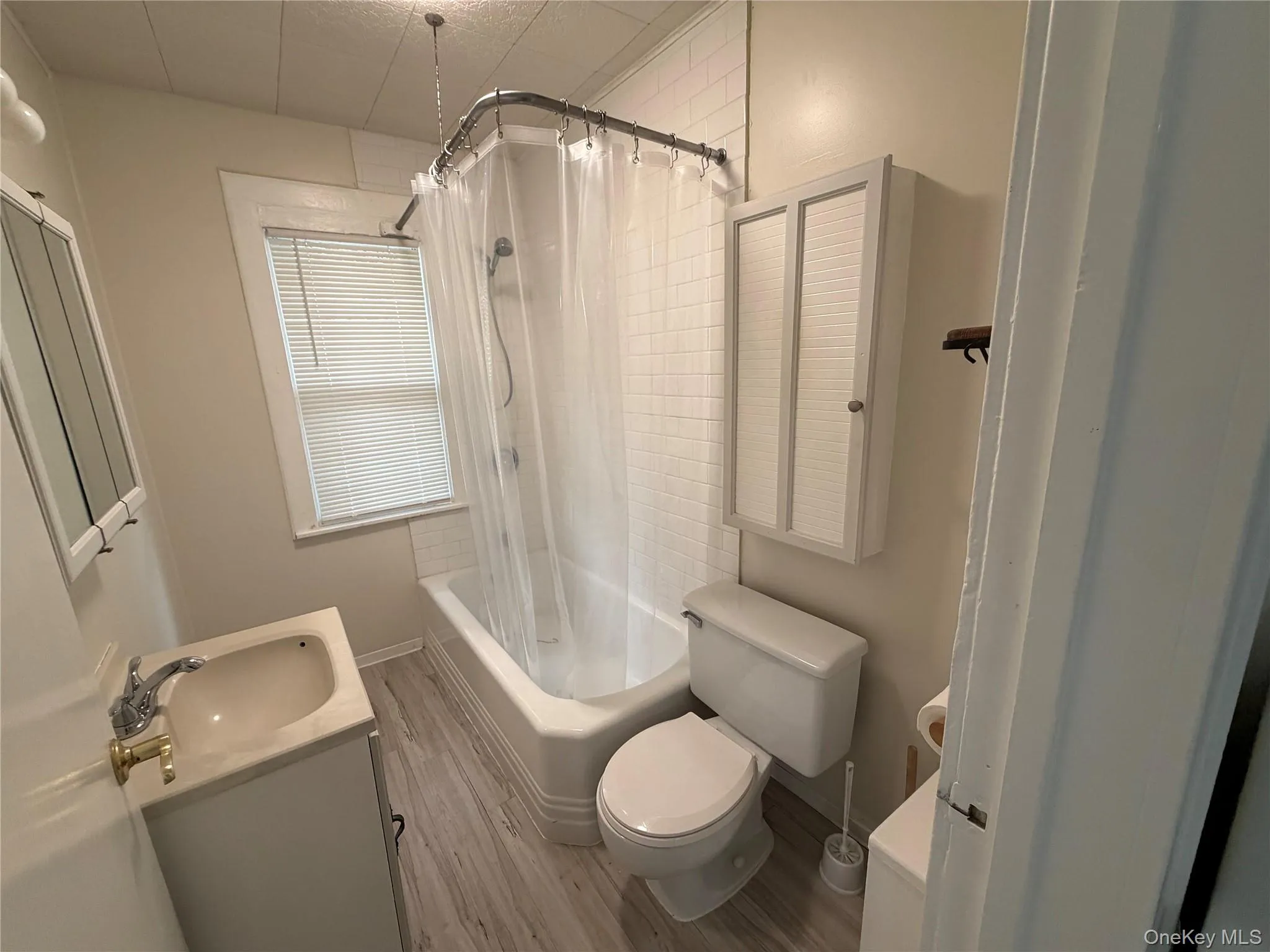 14 Franklindale Avenue, Wappinger, NY, 1 Bedroom Bedrooms, 4 Rooms Rooms,1 BathroomBathrooms,Residential Lease,For Rent,Franklindale,0,998440 14 Franklindale Avenue, Wappinger, NY, 1 Bedroom Bedrooms, 4 Rooms Rooms,1 BathroomBathrooms,Residential Lease,For Rent,Franklindale,0,998440