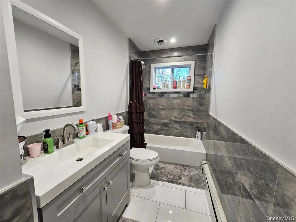 228 Hudson Avenue, Brookhaven, NY, 3 Bedrooms Bedrooms, 7 Rooms Rooms,1 BathroomBathrooms,Residential Sale,For Rent,Hudson,0,998443 228 Hudson Avenue, Brookhaven, NY, 3 Bedrooms Bedrooms, 7 Rooms Rooms,1 BathroomBathrooms,Residential Sale,For Rent,Hudson,0,998443