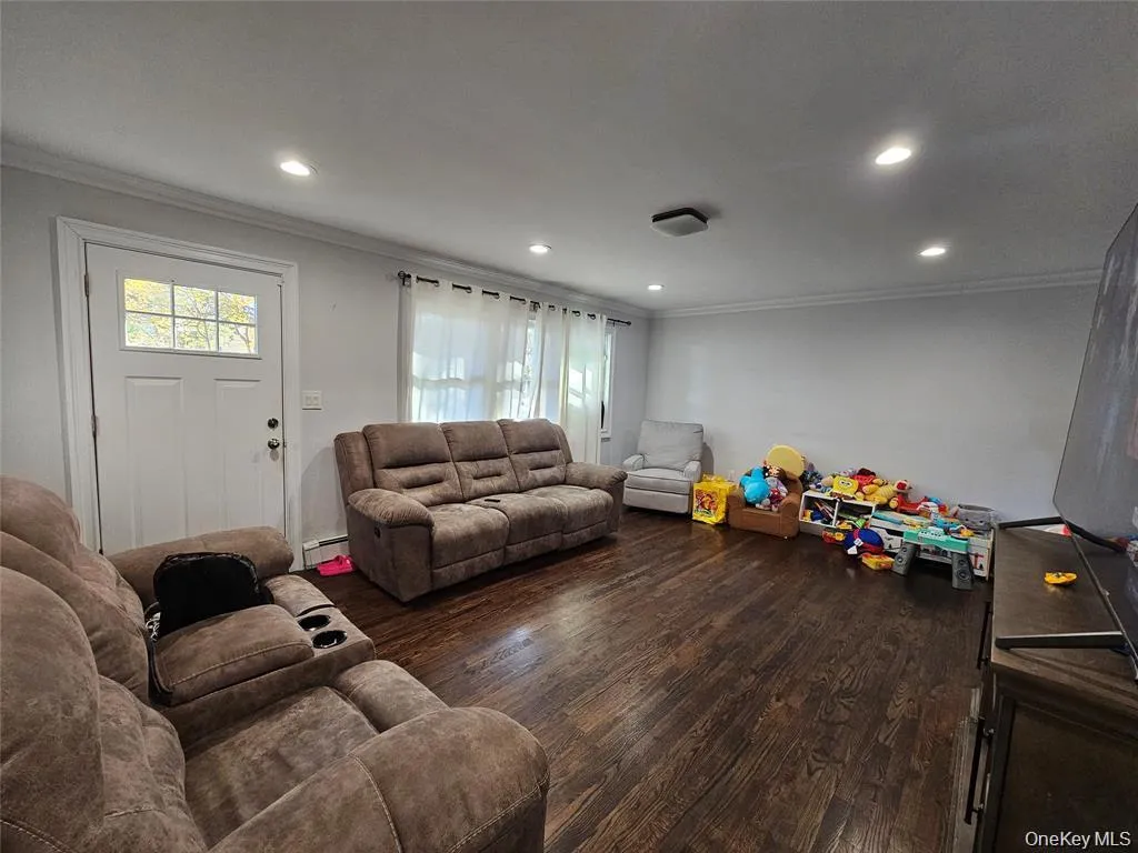 228 Hudson Avenue, Brookhaven, NY, 3 Bedrooms Bedrooms, 7 Rooms Rooms,1 BathroomBathrooms,Residential Sale,For Rent,Hudson,0,998443 228 Hudson Avenue, Brookhaven, NY, 3 Bedrooms Bedrooms, 7 Rooms Rooms,1 BathroomBathrooms,Residential Sale,For Rent,Hudson,0,998443