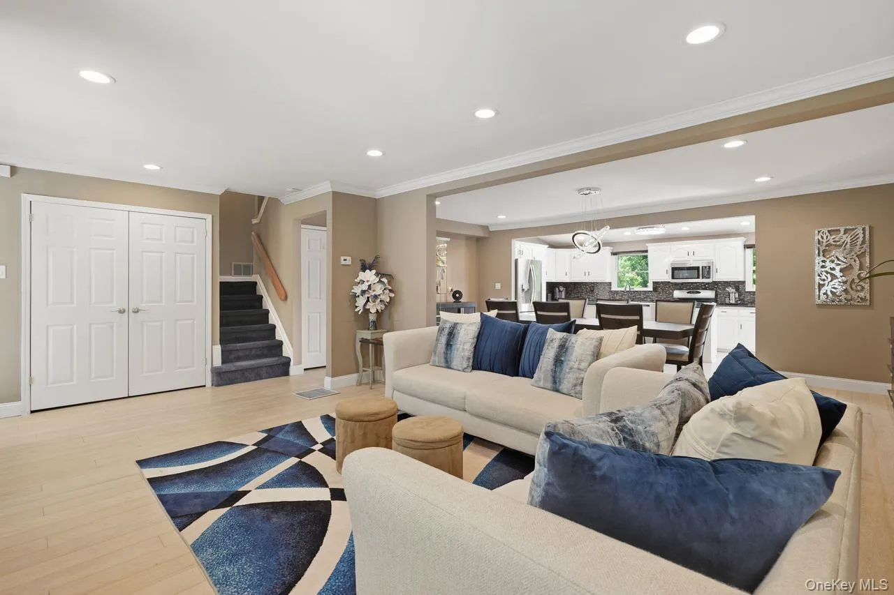 3007 Clearview Street, Yorktown, NY, 5 Bedrooms Bedrooms, 9 Rooms Rooms,3 BathroomsBathrooms,Residential,For Rent,Clearview,0,998460 3007 Clearview Street, Yorktown, NY, 5 Bedrooms Bedrooms, 9 Rooms Rooms,3 BathroomsBathrooms,Residential,For Rent,Clearview,0,998460