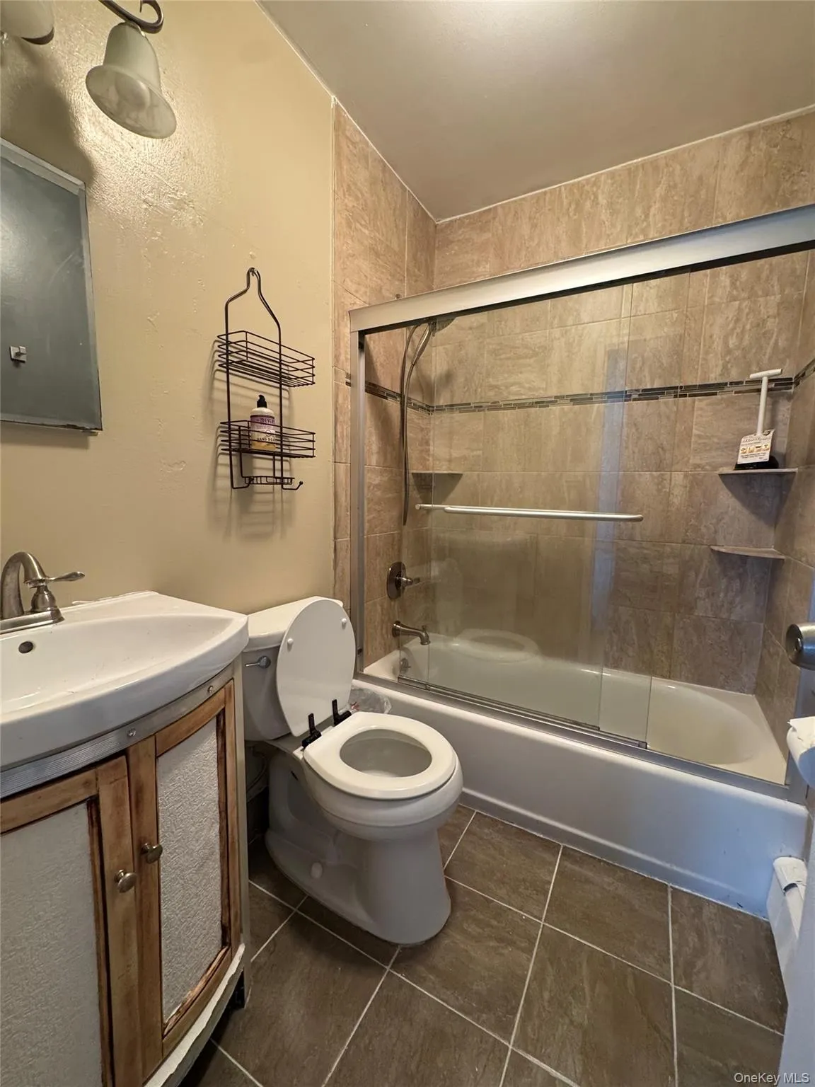 Renovated with tub/shower combo Renovated with tub/shower combo
