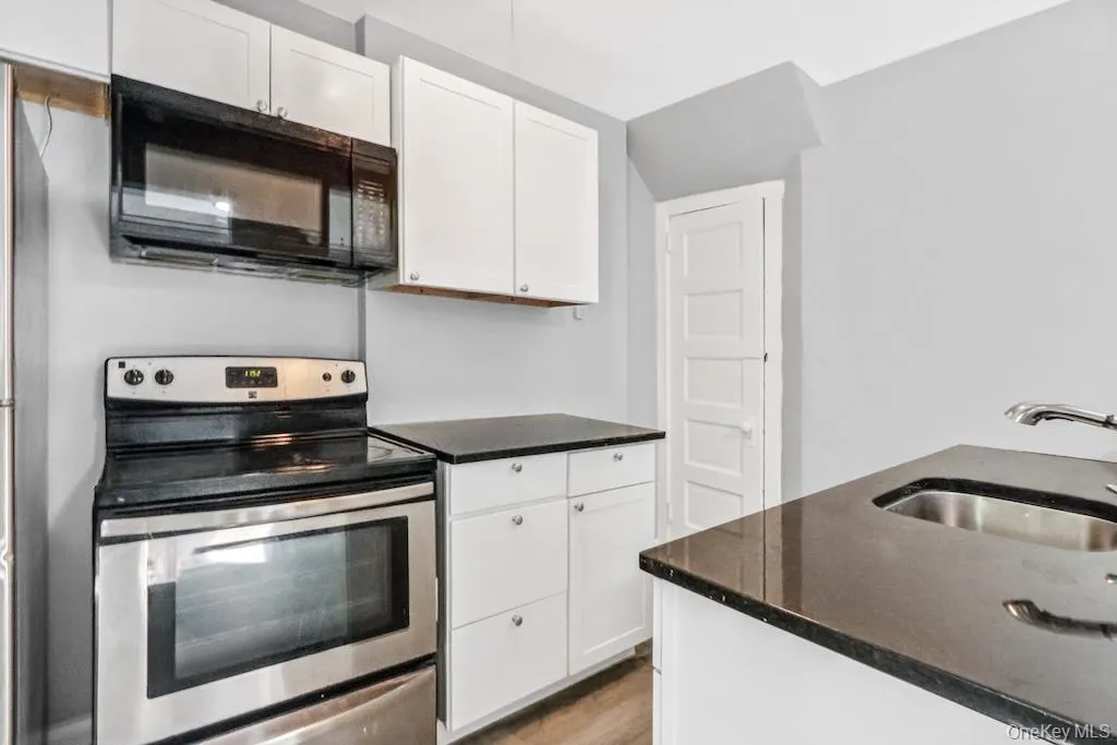 6 Bush Avenue, Newburgh (city), NY, 2 Bedrooms Bedrooms, 5 Rooms Rooms,1 BathroomBathrooms,Residential Sale,For Rent,Bush,0,998478 6 Bush Avenue, Newburgh (city), NY, 2 Bedrooms Bedrooms, 5 Rooms Rooms,1 BathroomBathrooms,Residential Sale,For Rent,Bush,0,998478