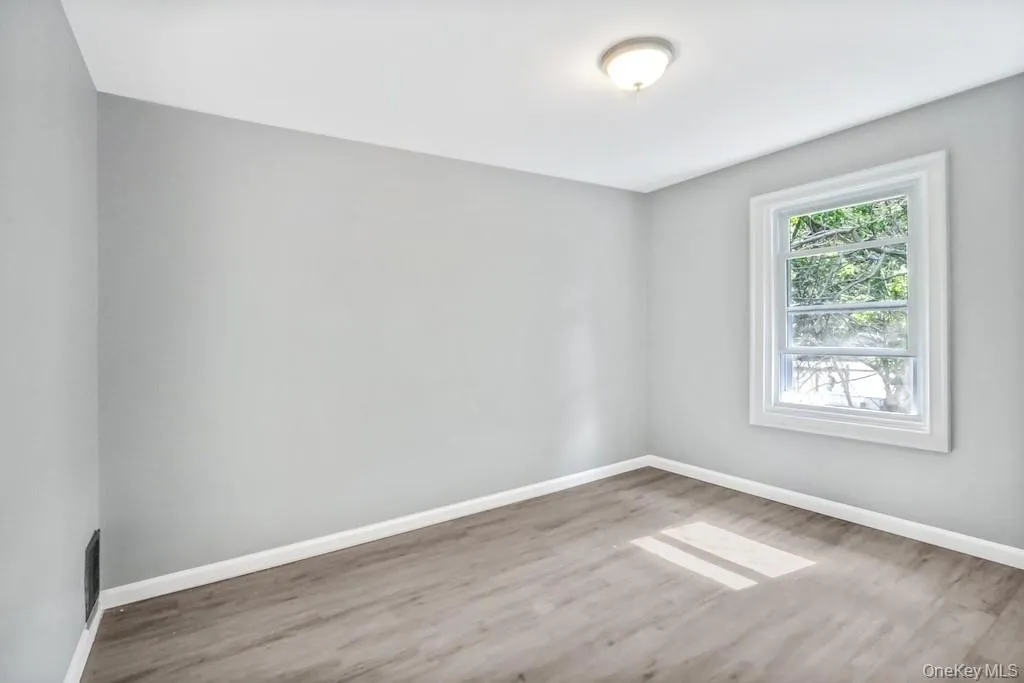 6 Bush Avenue, Newburgh (city), NY, 2 Bedrooms Bedrooms, 5 Rooms Rooms,1 BathroomBathrooms,Residential Sale,For Rent,Bush,0,998478 6 Bush Avenue, Newburgh (city), NY, 2 Bedrooms Bedrooms, 5 Rooms Rooms,1 BathroomBathrooms,Residential Sale,For Rent,Bush,0,998478