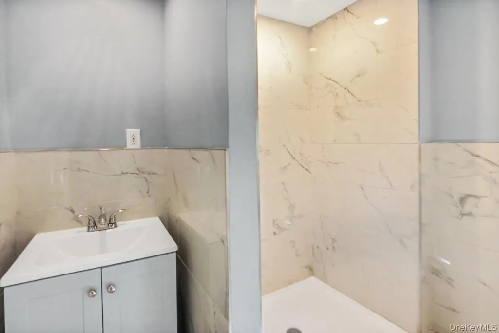 6 Bush Avenue, Newburgh (city), NY, 2 Bedrooms Bedrooms, 5 Rooms Rooms,1 BathroomBathrooms,Residential Sale,For Rent,Bush,0,998478 6 Bush Avenue, Newburgh (city), NY, 2 Bedrooms Bedrooms, 5 Rooms Rooms,1 BathroomBathrooms,Residential Sale,For Rent,Bush,0,998478