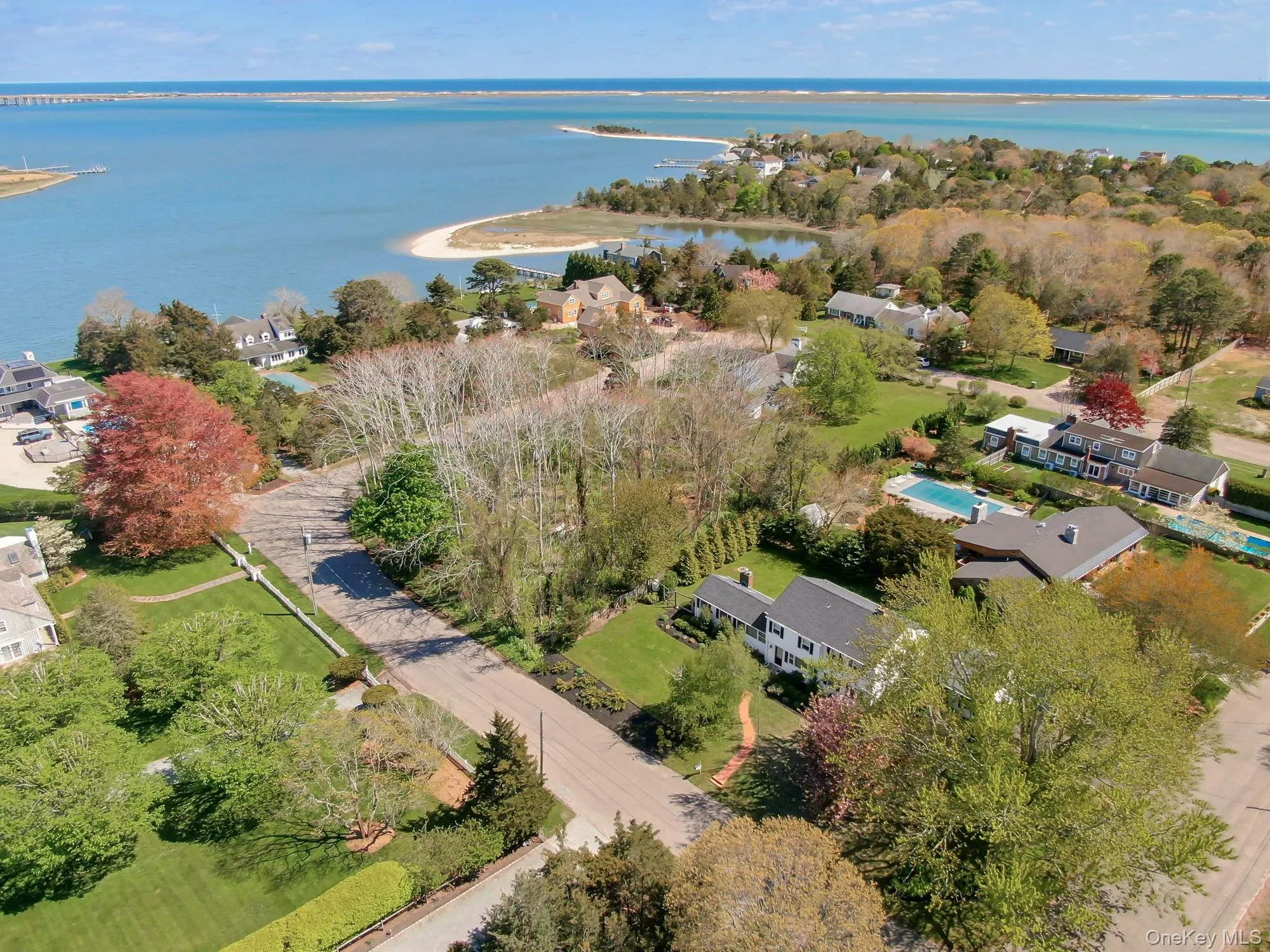Bay beach access just a stones throw away from the house. Bay beach access just a stones throw away from the house.